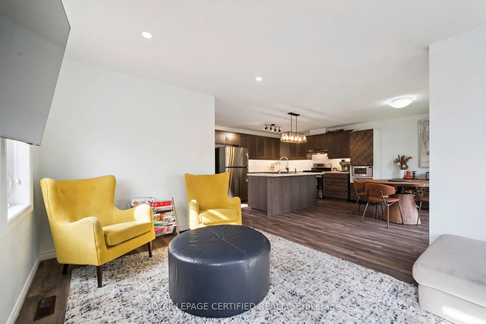 3 Minler Street E