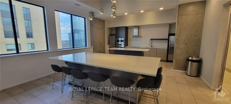 105 Champagne Avenue S, #703
