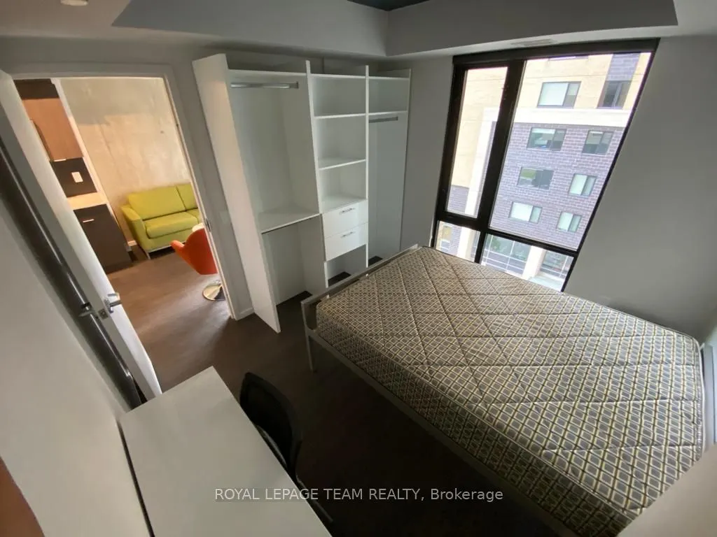105 Champagne Avenue S, #703