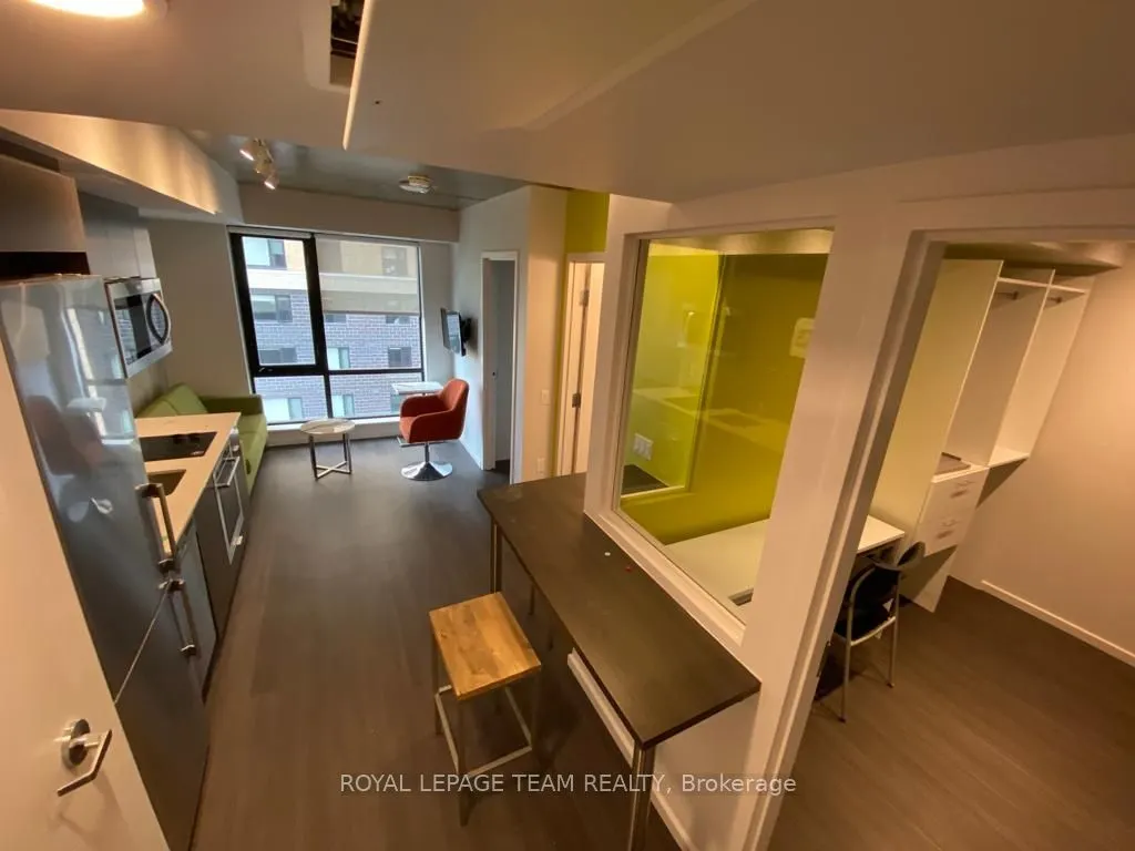 105 Champagne Avenue S, #703