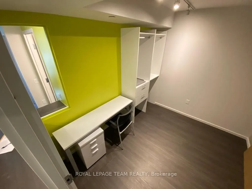 105 Champagne Avenue S, #703