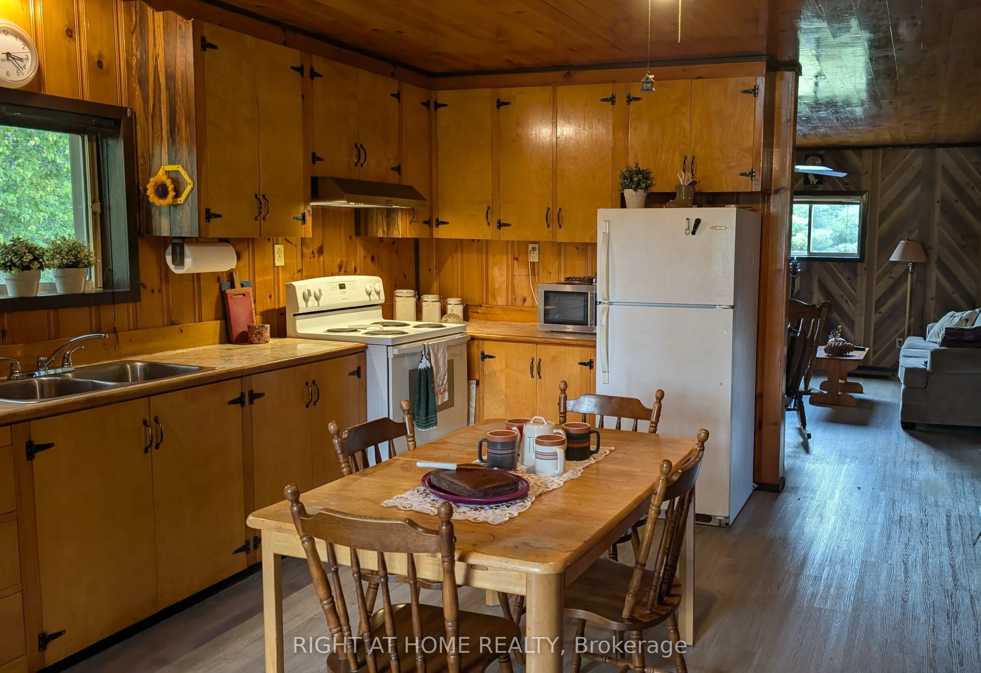 58 Bellefeuille Road S