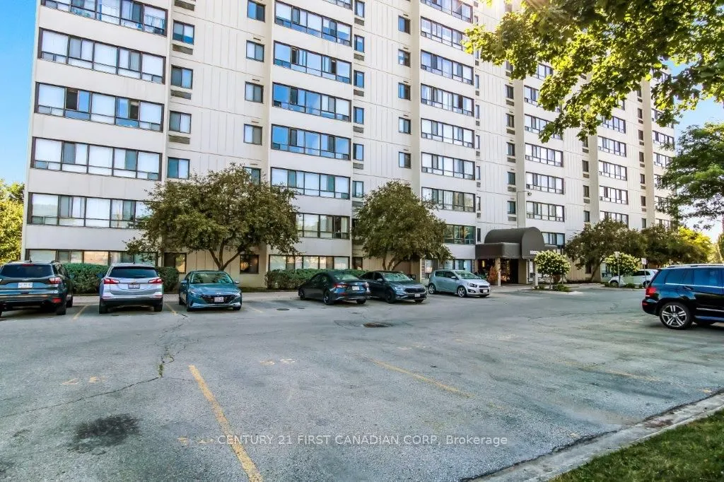 1600 Adelaide Street N, #909