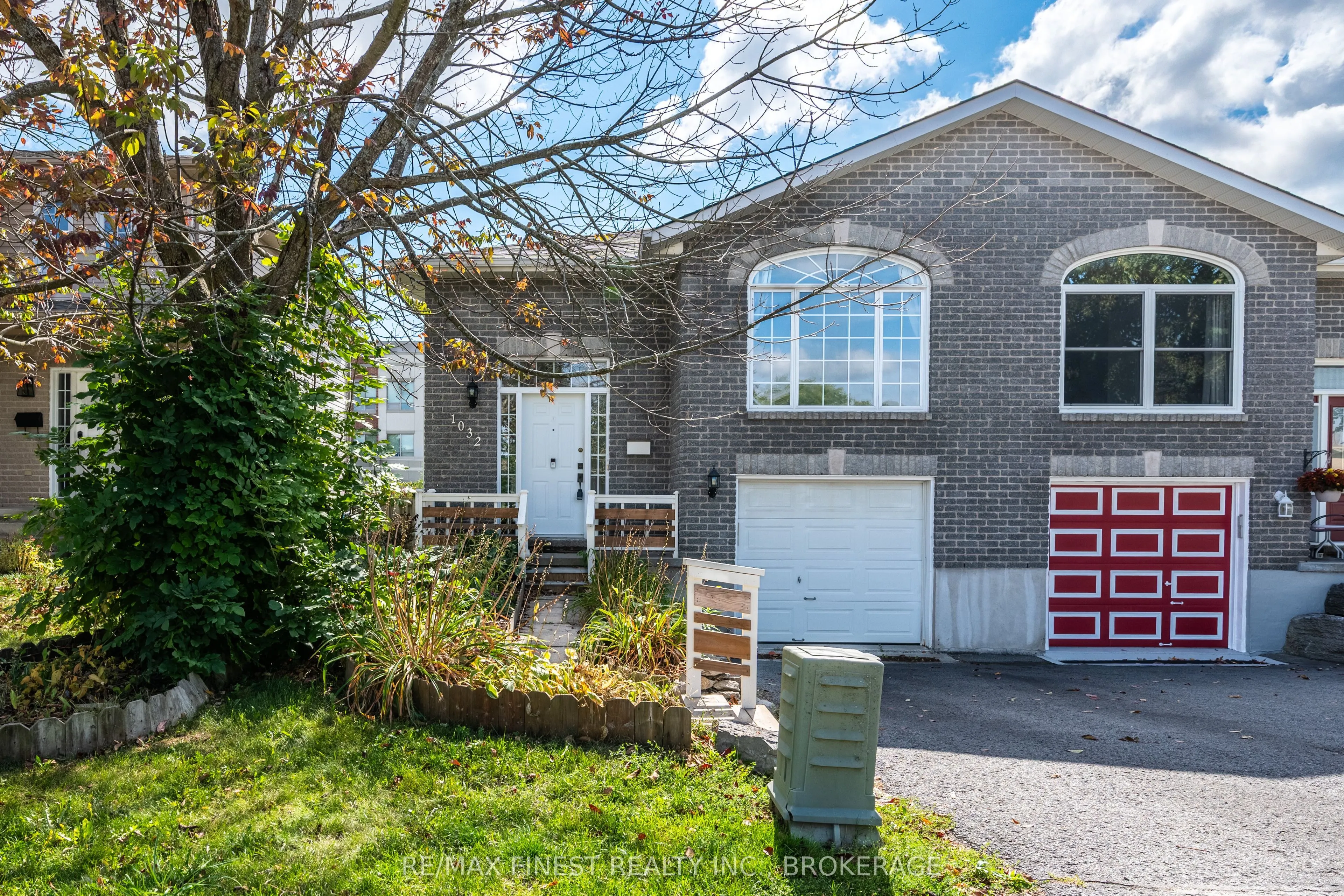 1032 Redwood Crescent
