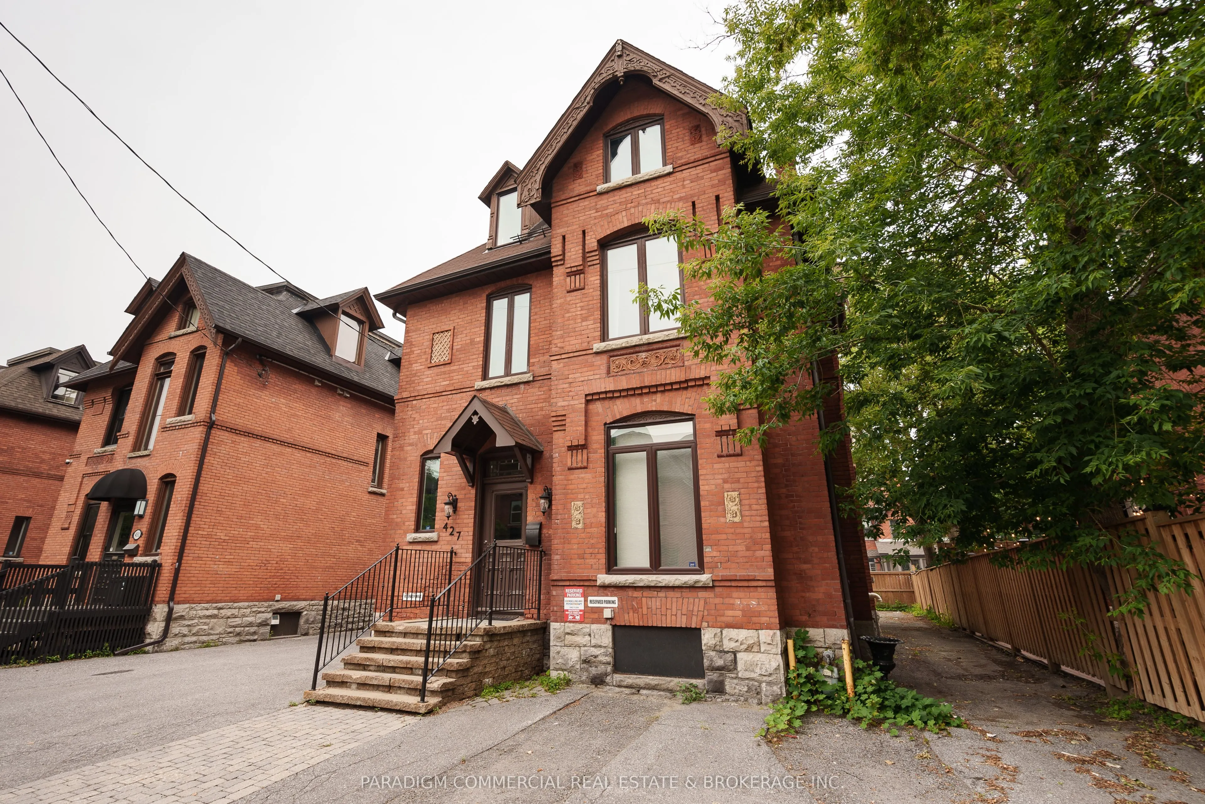 427 GILMOUR Street