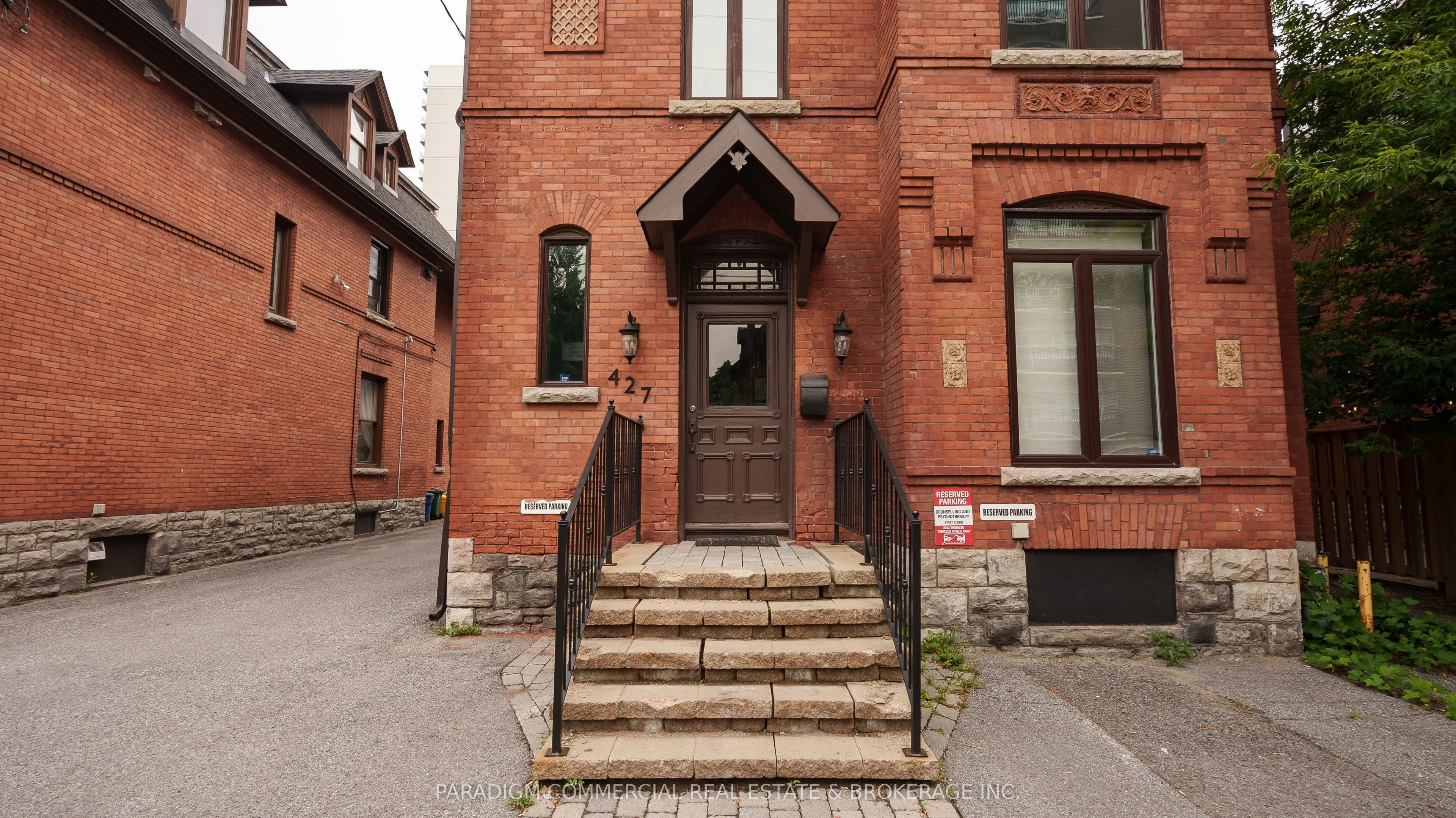 427 GILMOUR Street