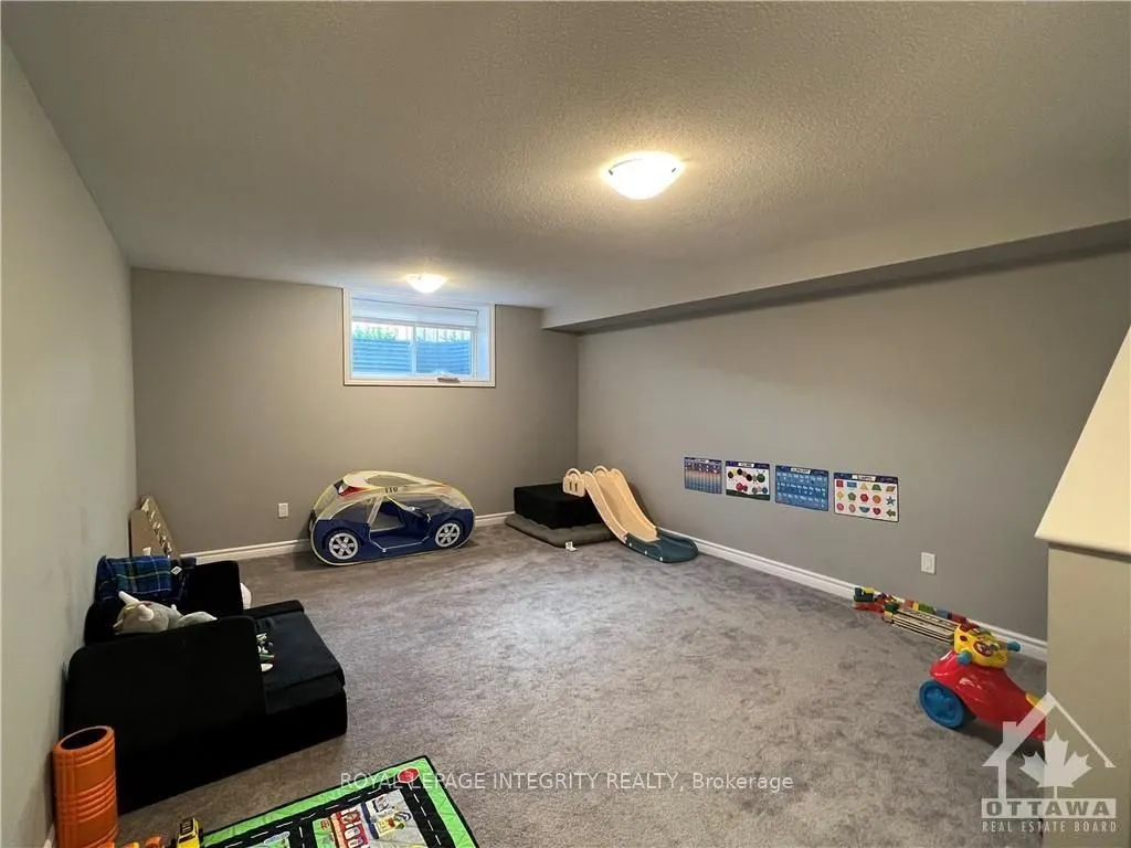 153 BANDELIER Way