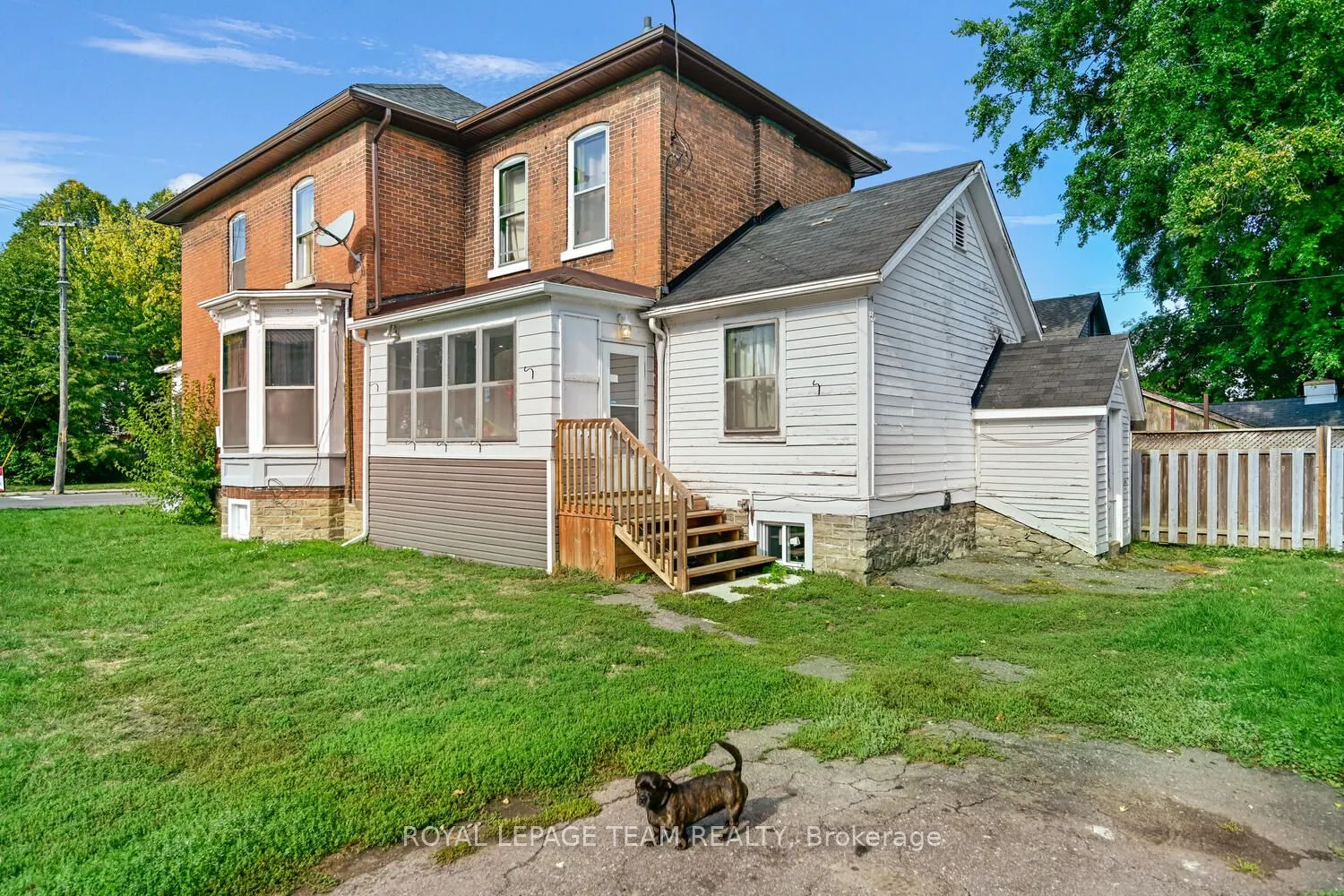 395 Henry Street W