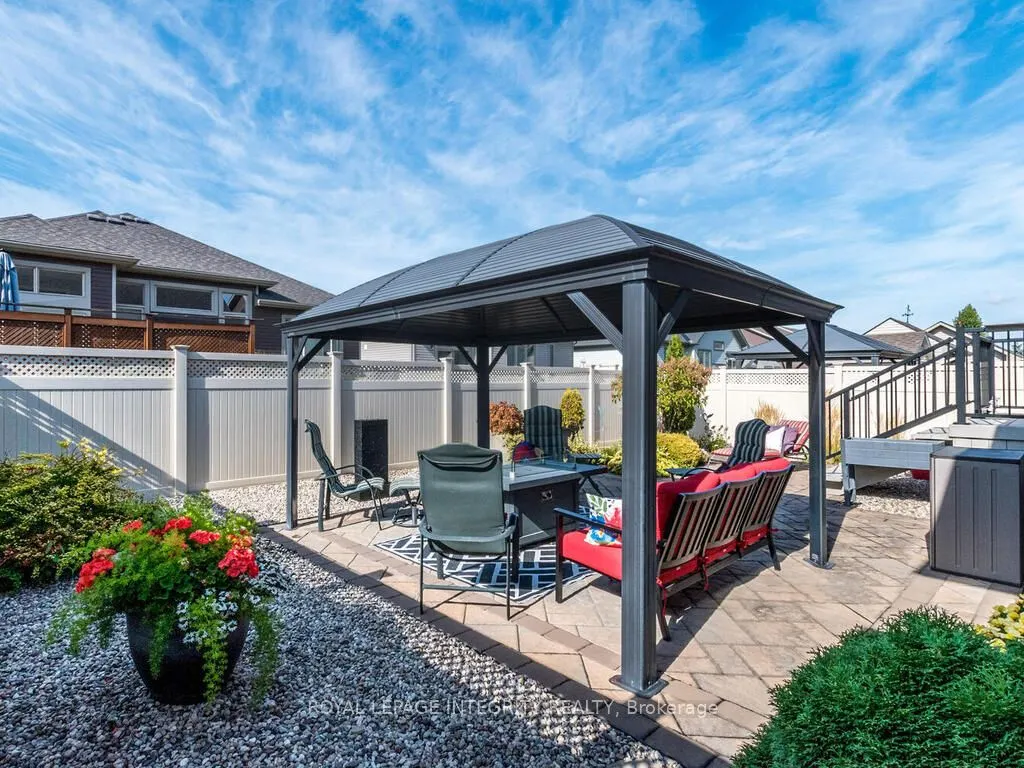 112 Elfin Grove
