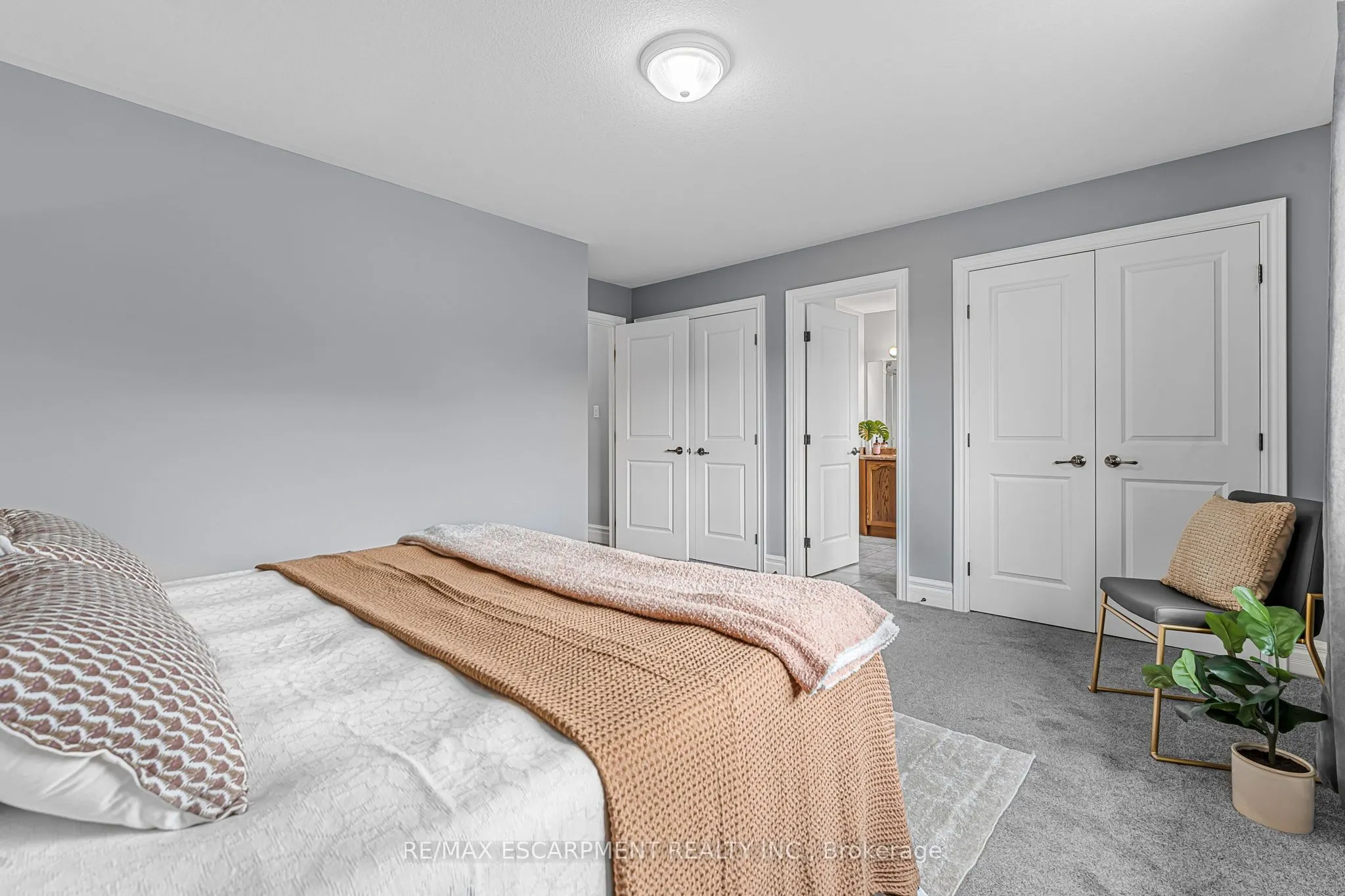 33 Sarah Crescent