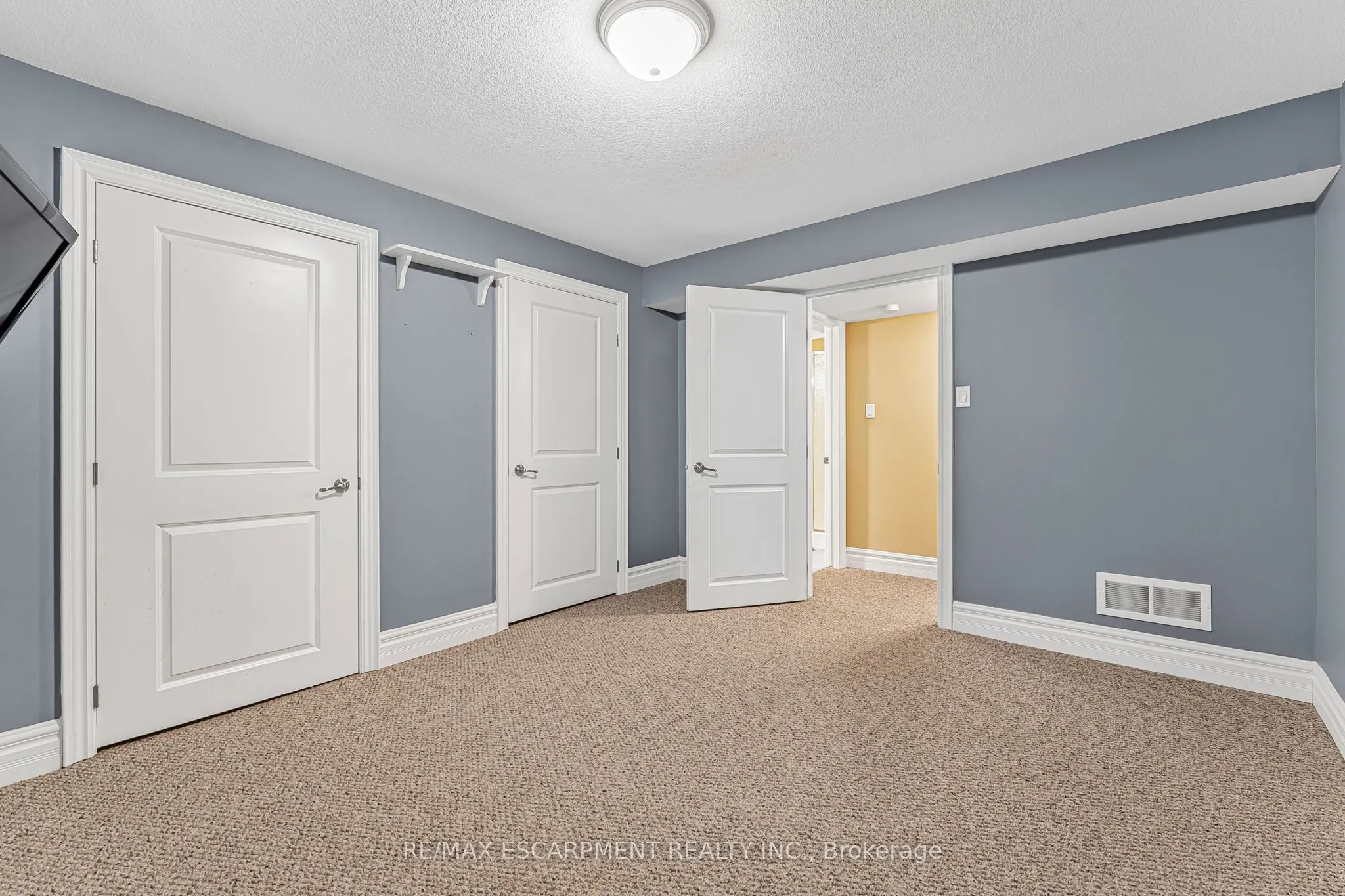 33 Sarah Crescent