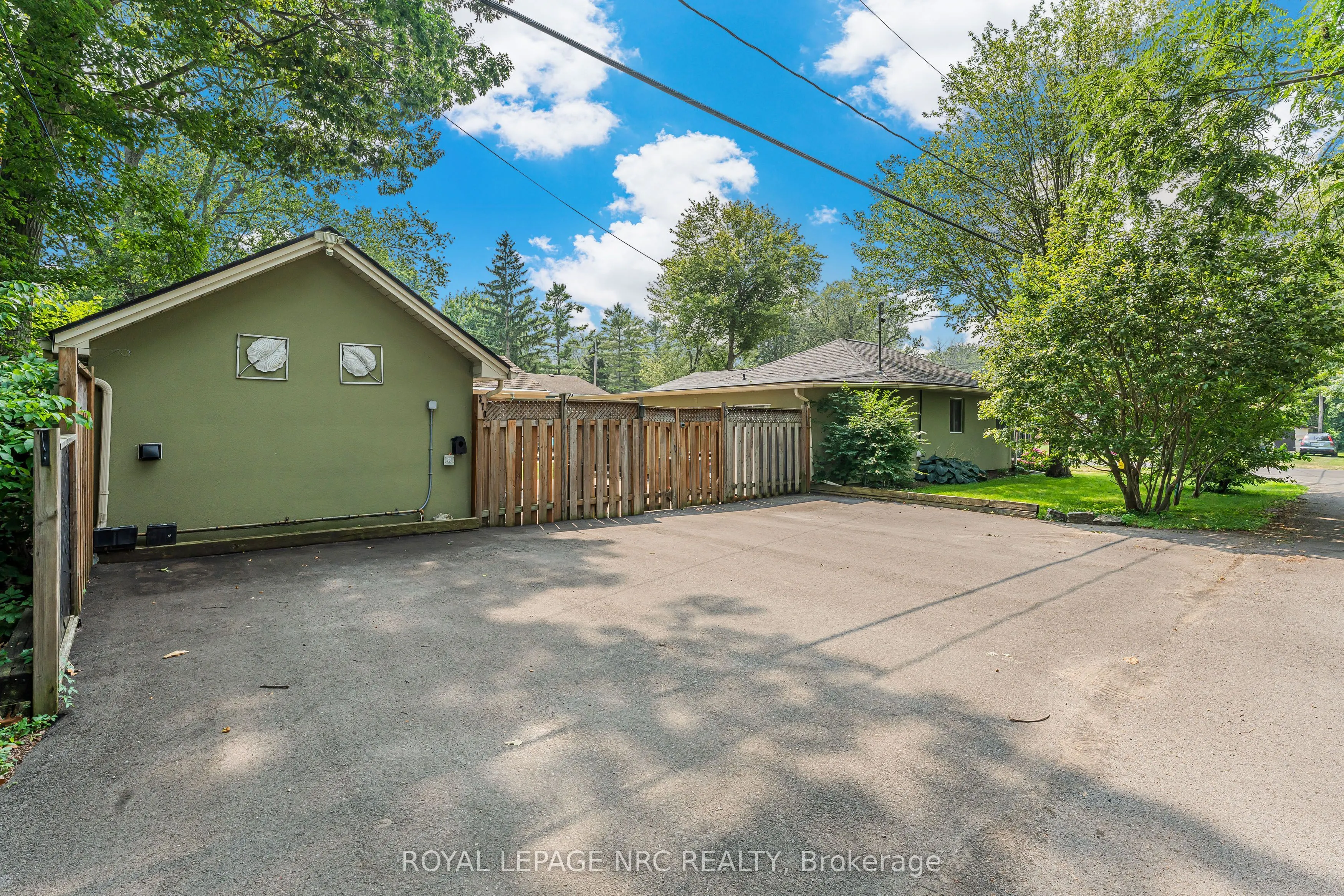 370 Lakewood Avenue