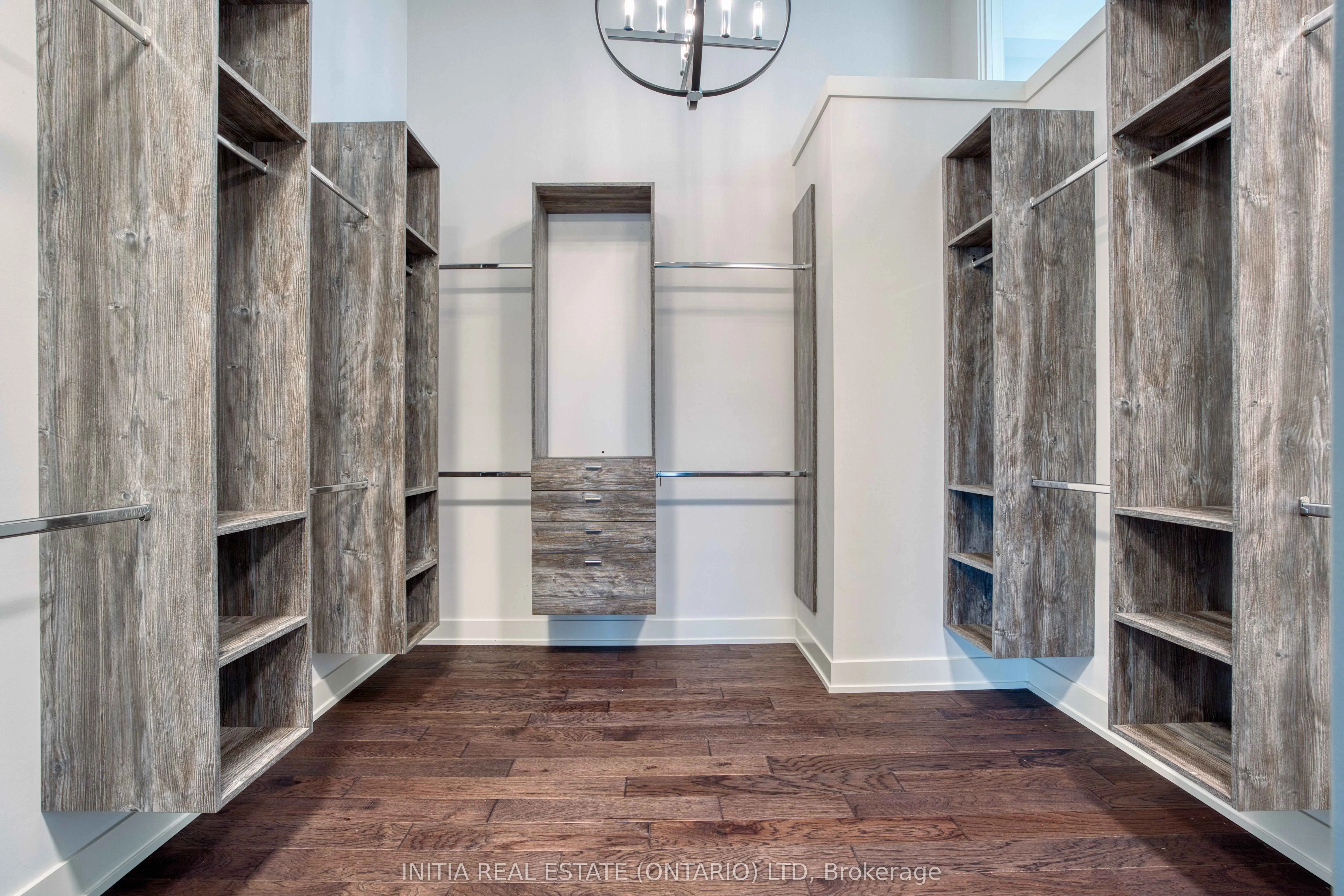115 South Carriage Road