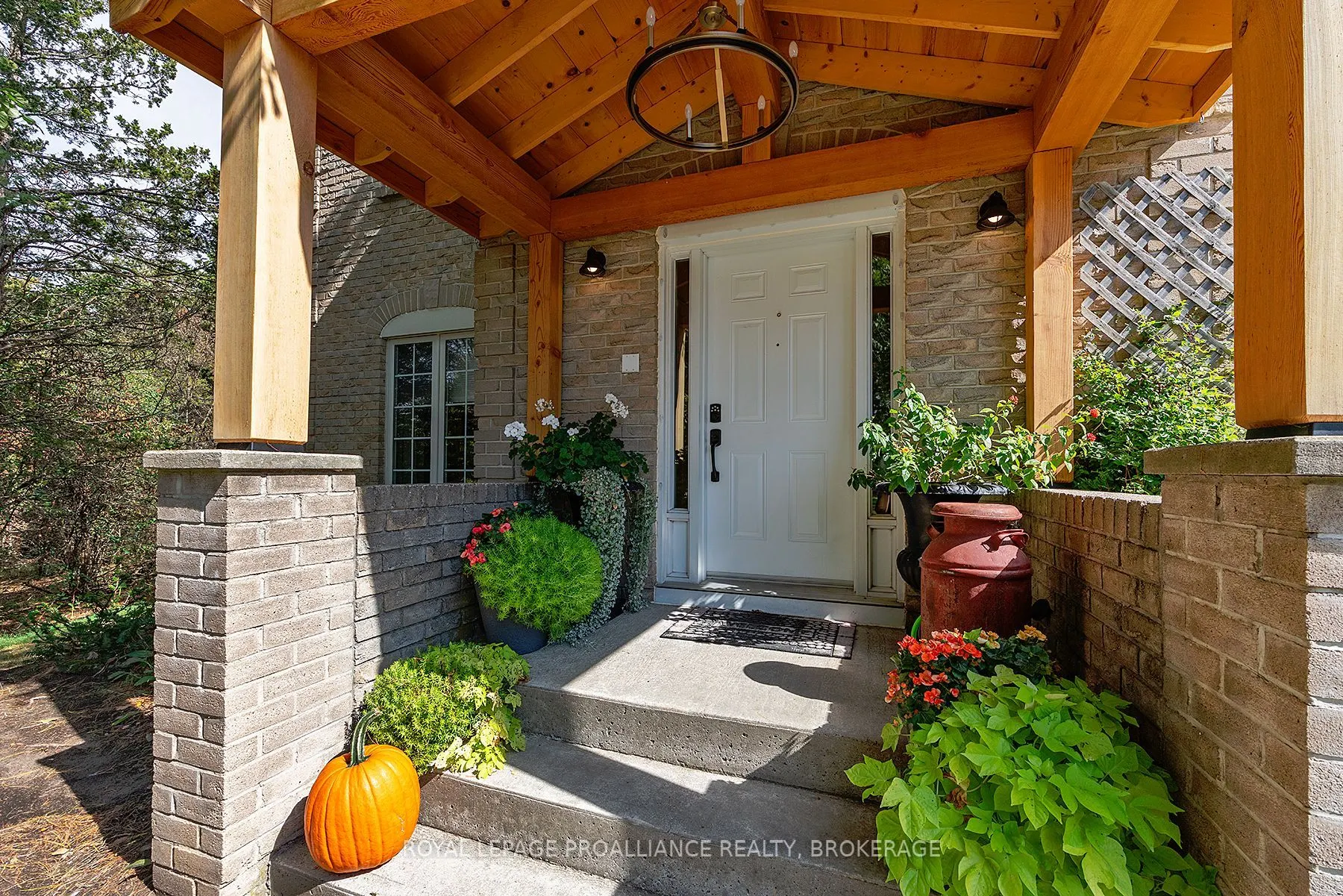 4890 North Shore Crescent