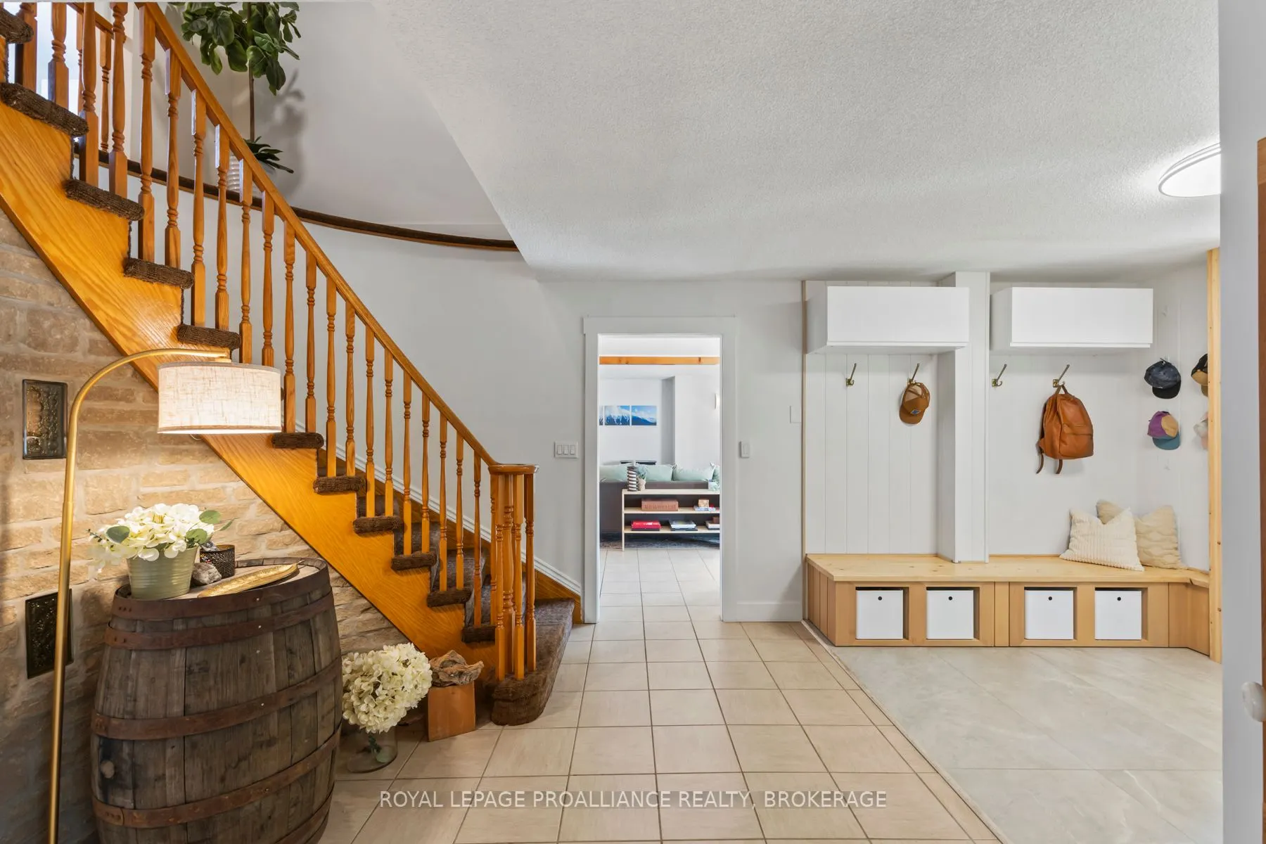 4890 North Shore Crescent