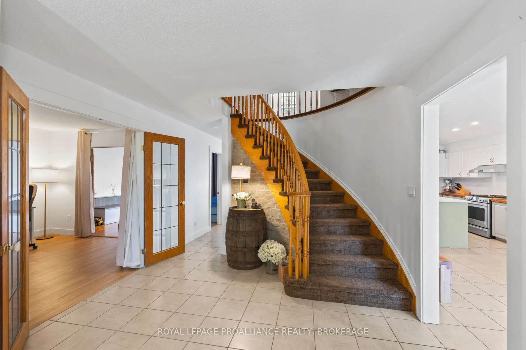 4890 North Shore Crescent