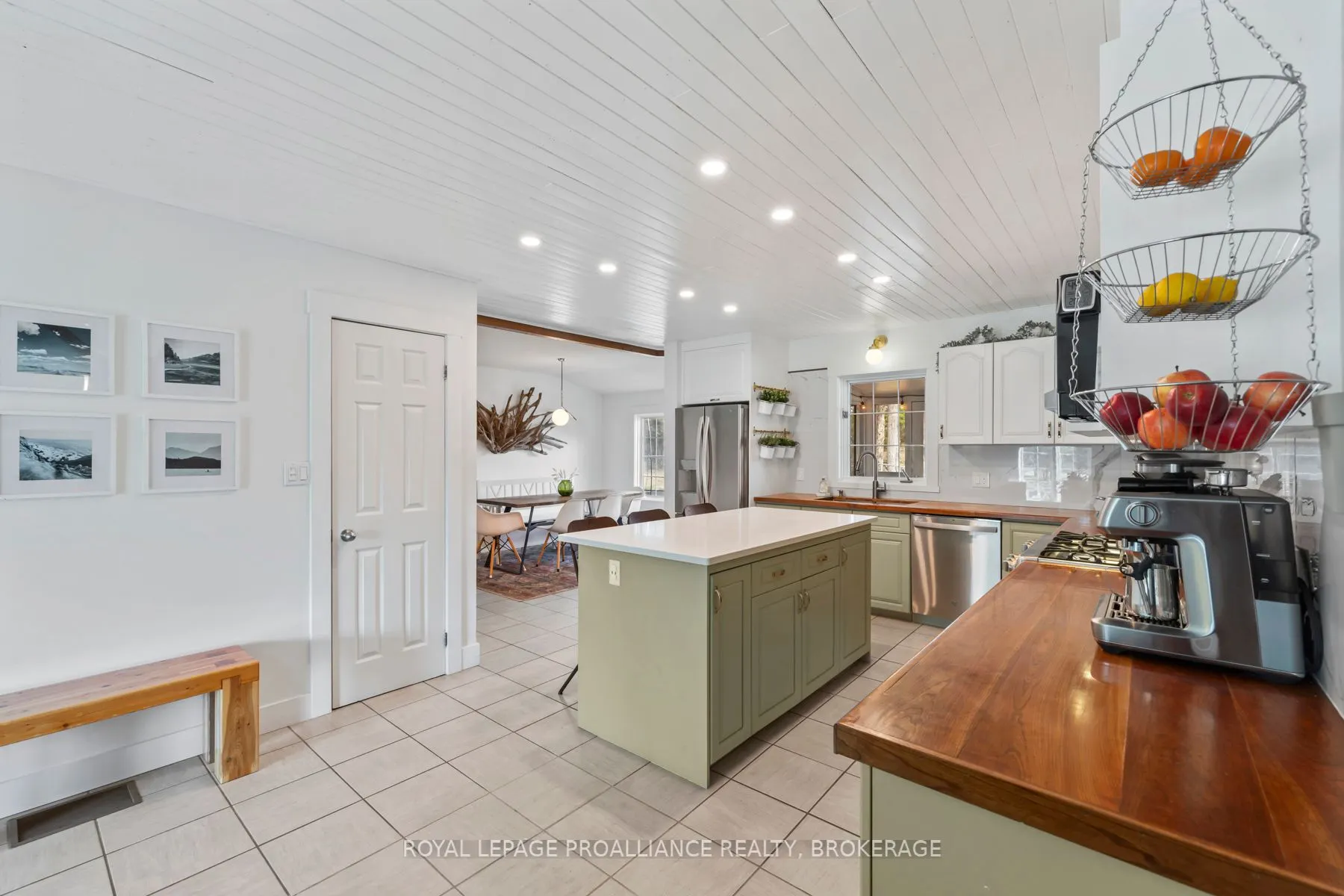 4890 North Shore Crescent