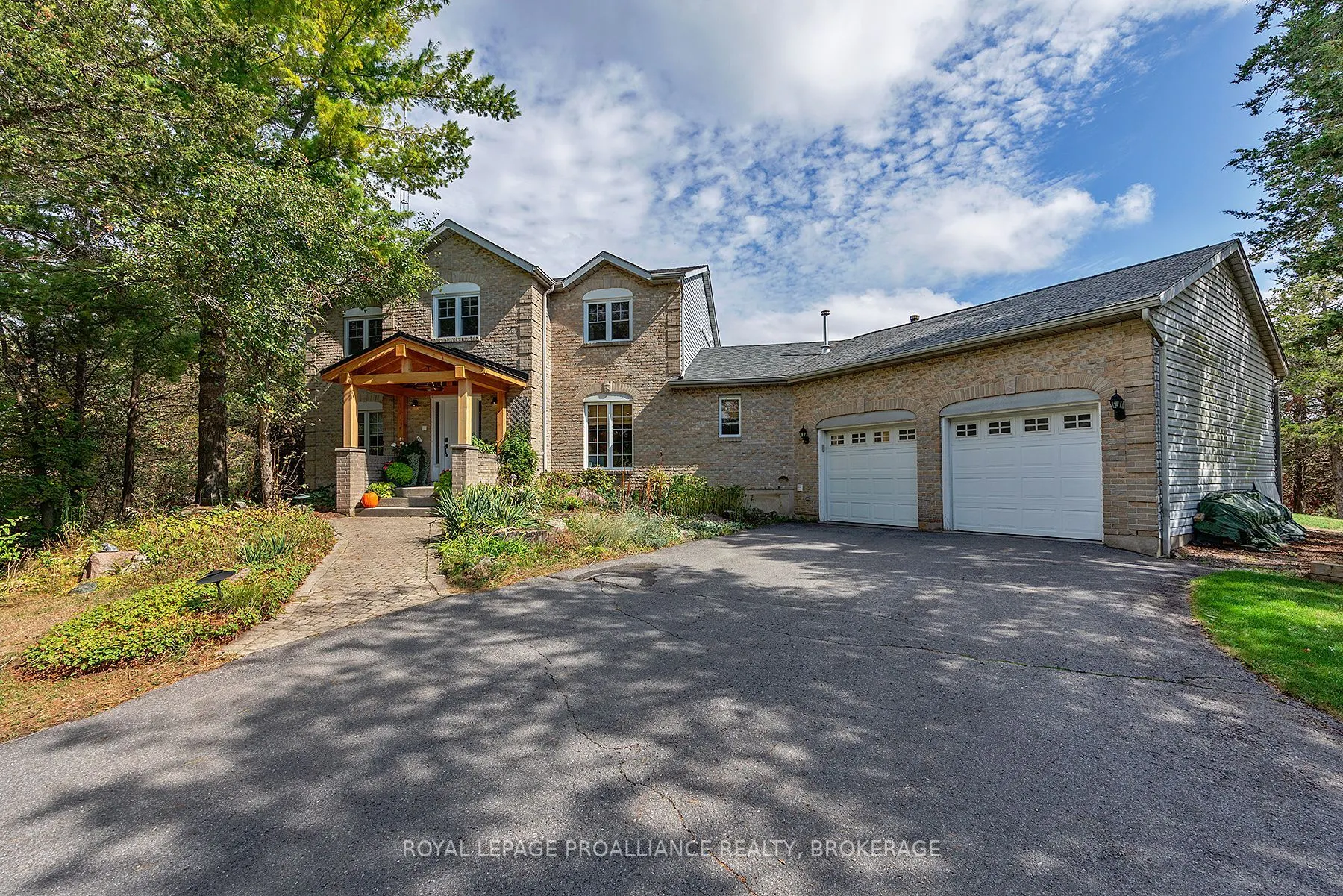 4890 North Shore Crescent
