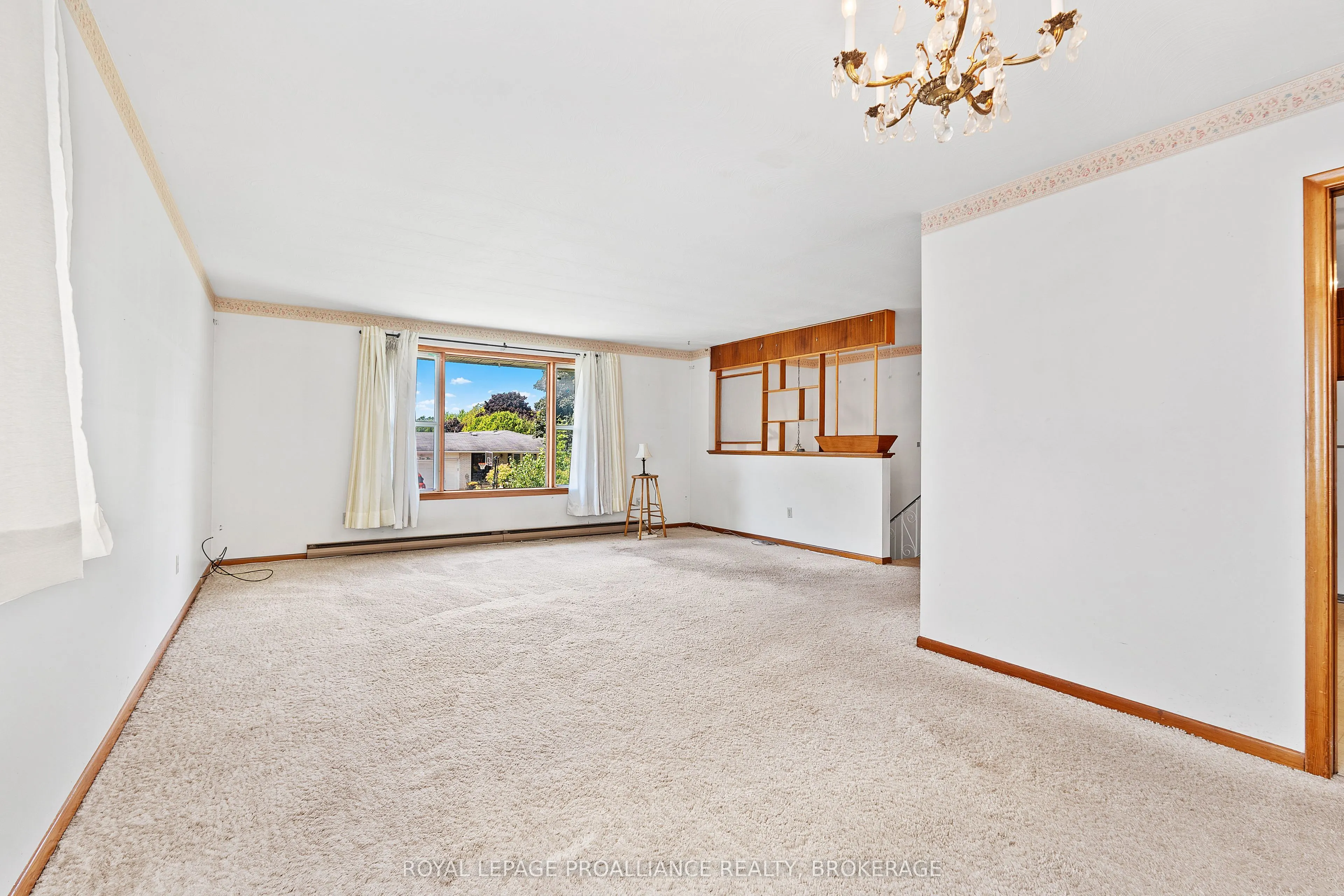 327 Avenue Road