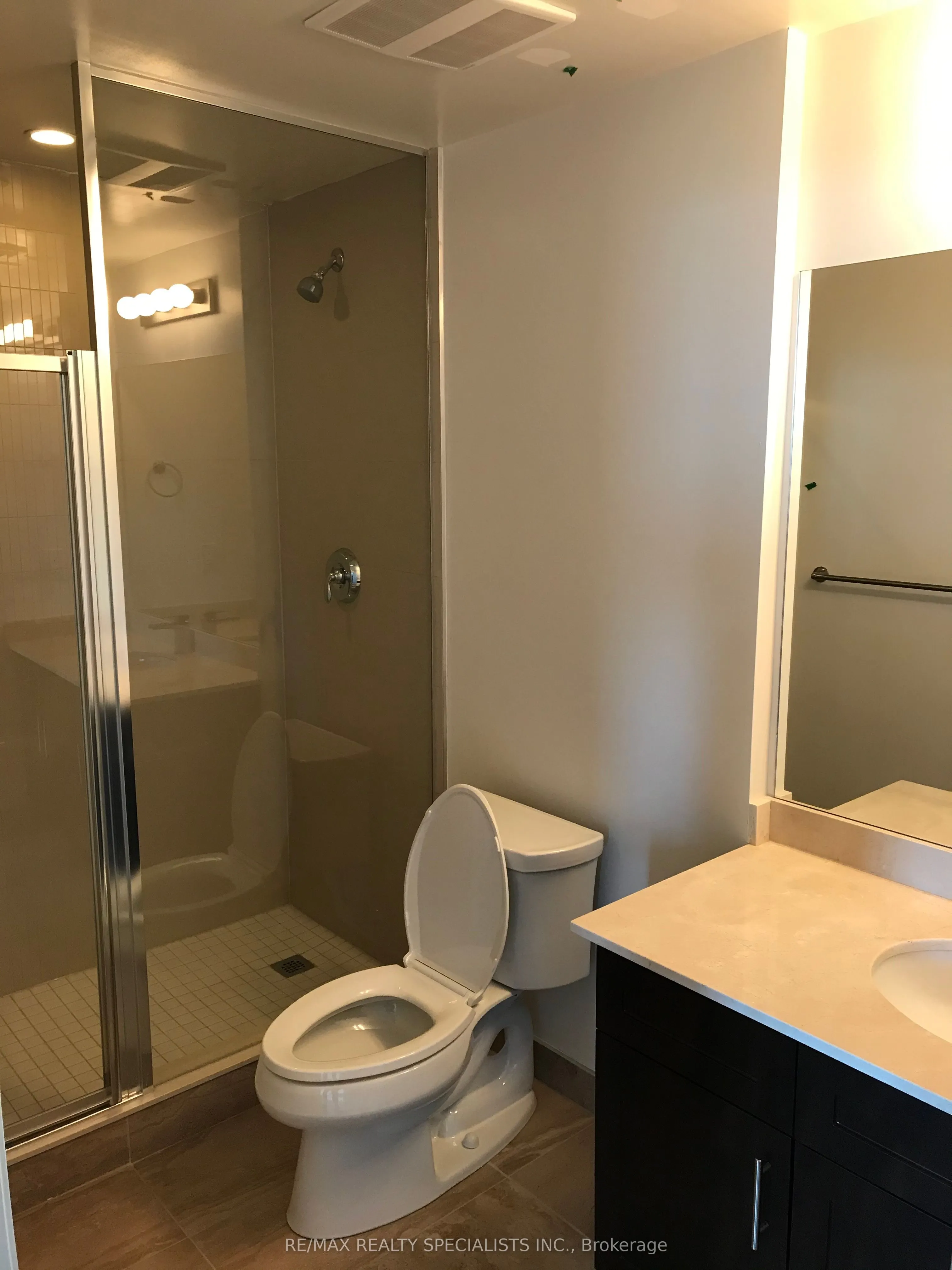 560 North Service Road, #806