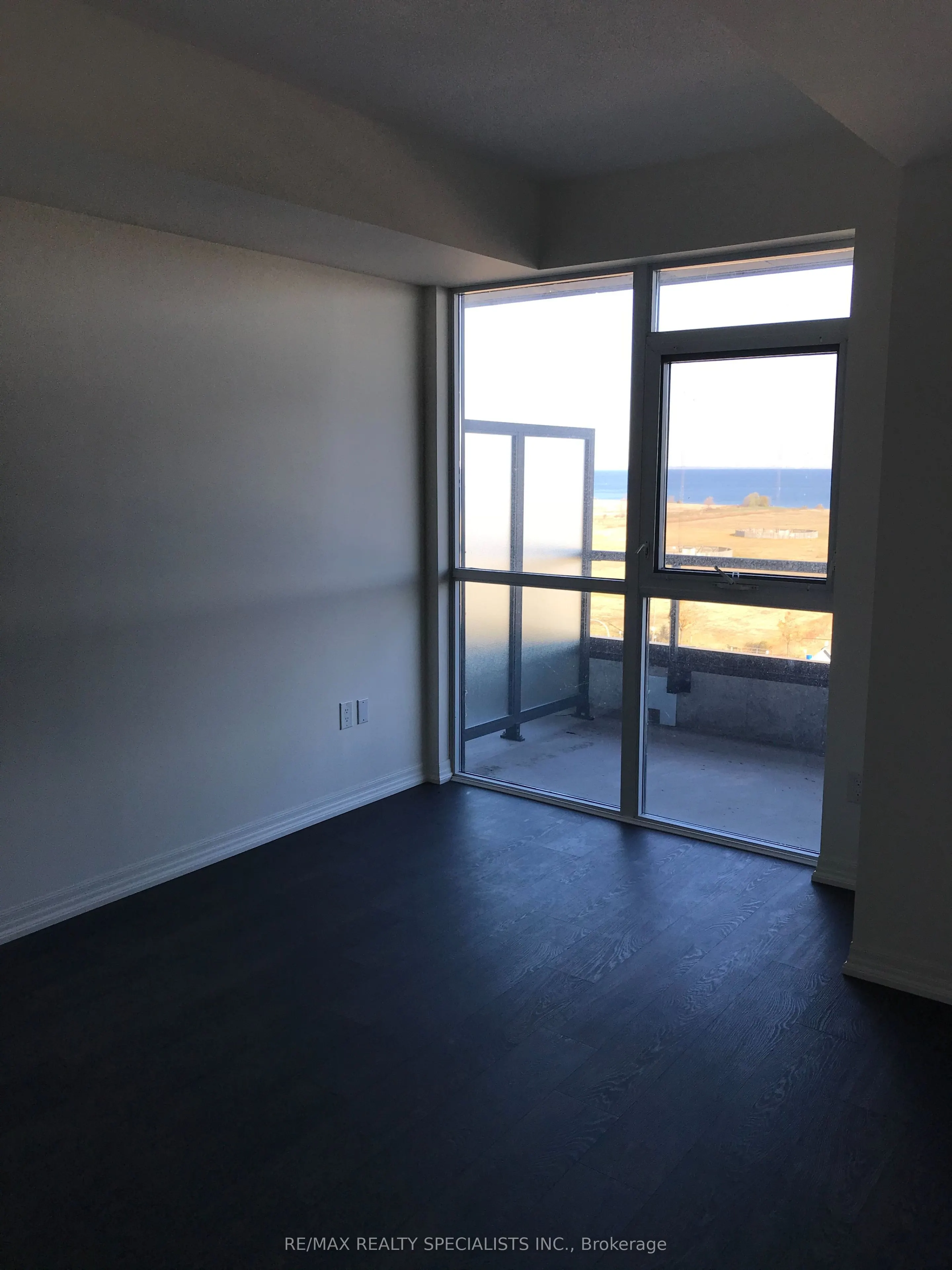 560 North Service Road, #806