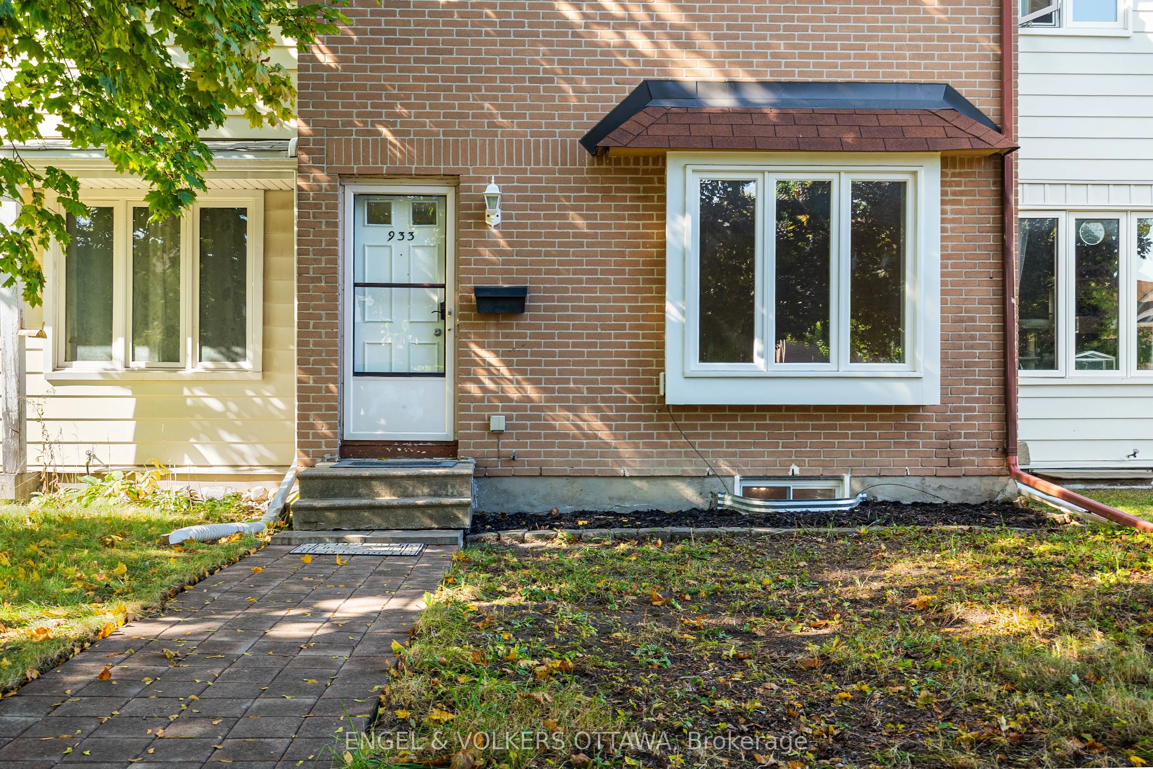933 Greenbriar Avenue