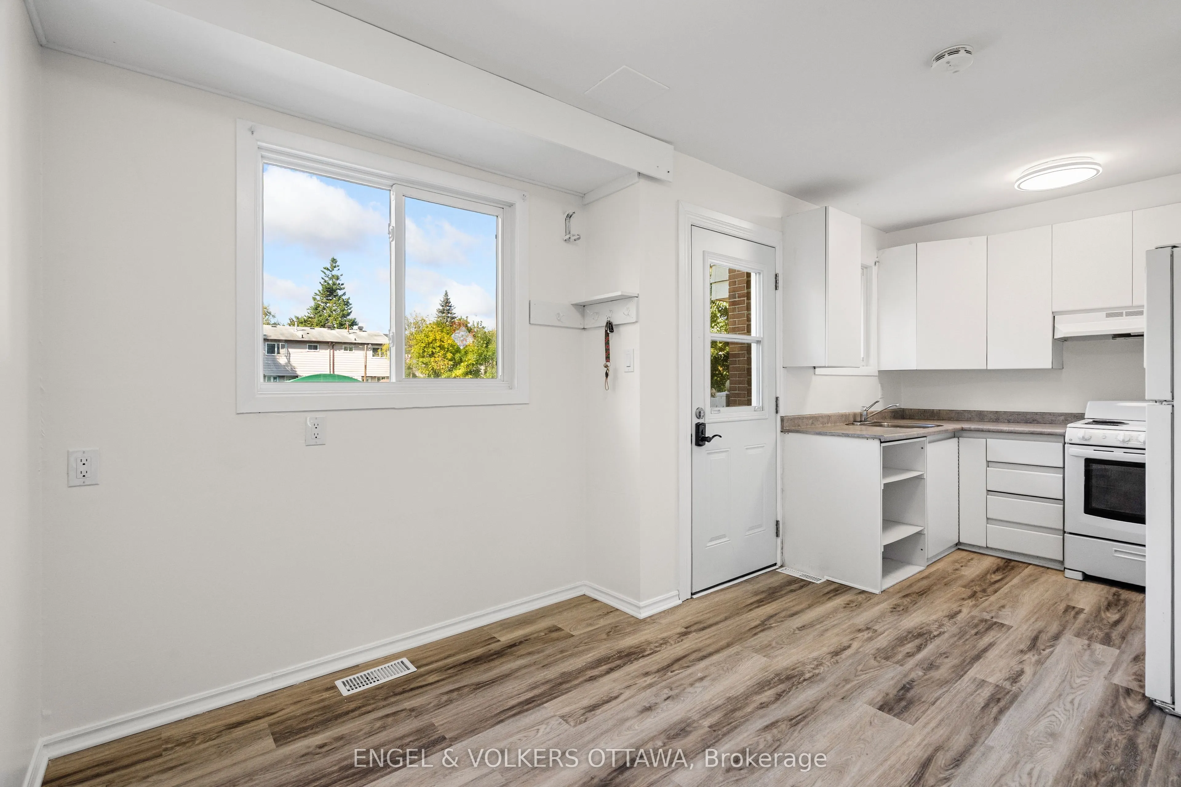 933 Greenbriar Avenue