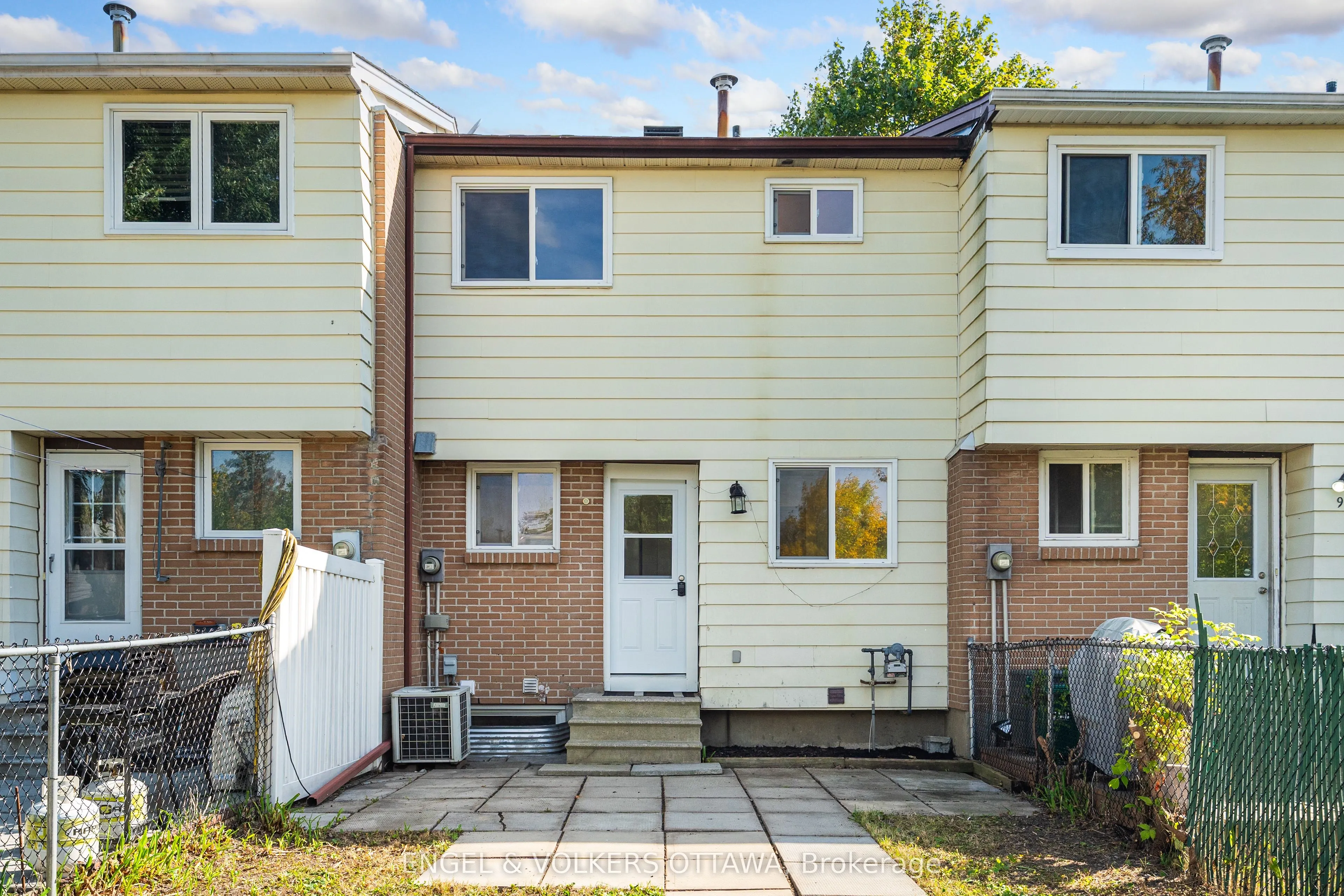 933 Greenbriar Avenue