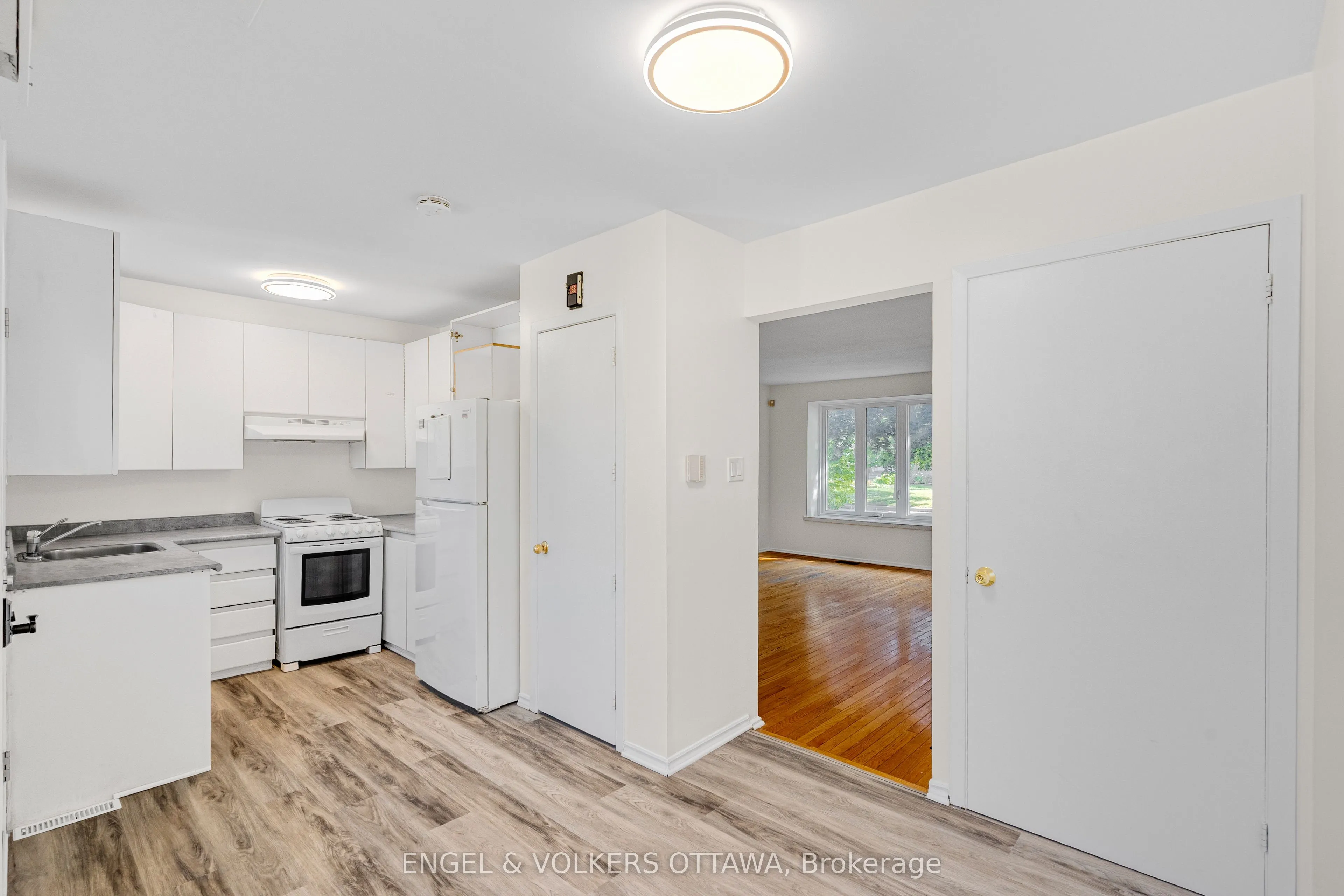 933 Greenbriar Avenue