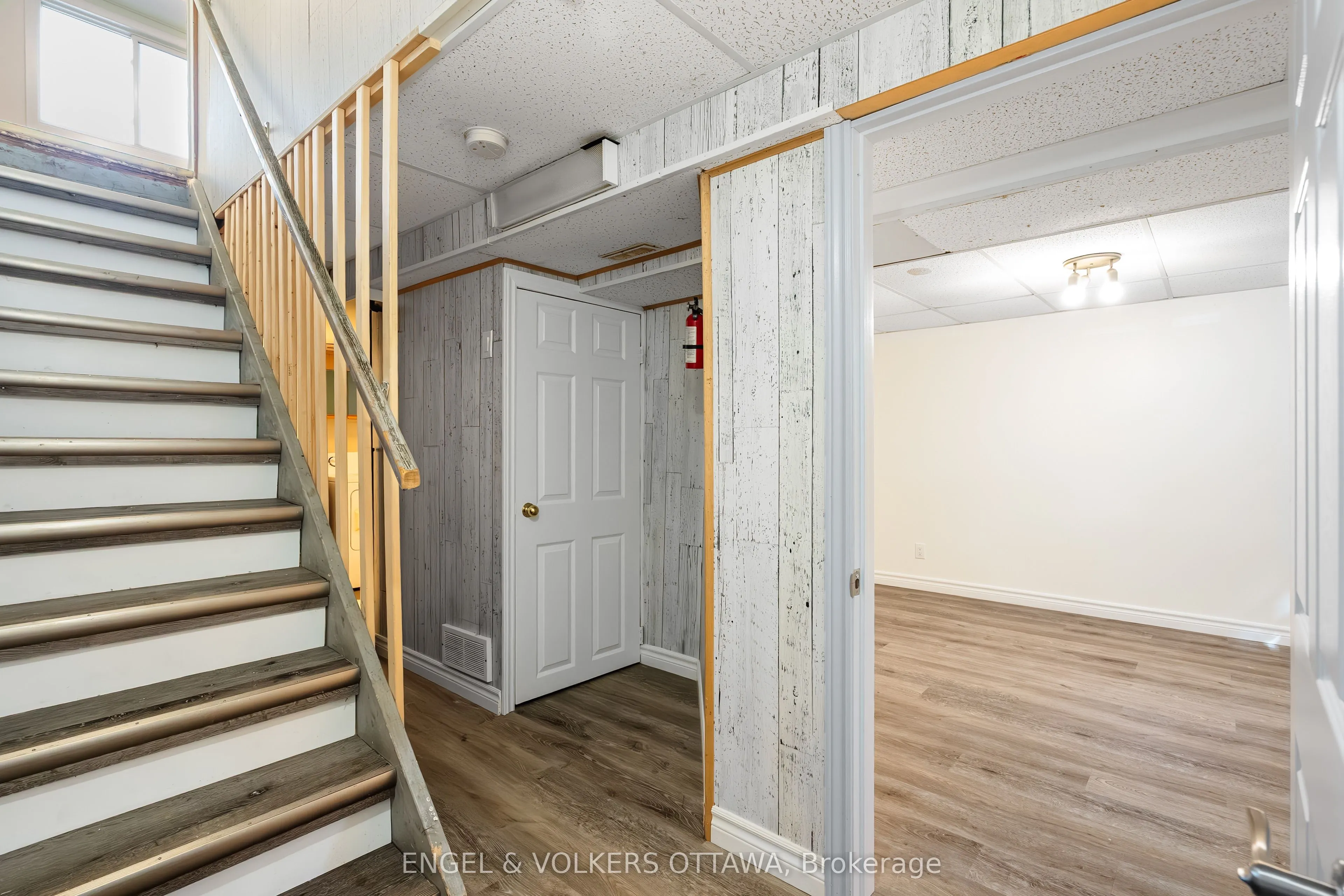 933 Greenbriar Avenue