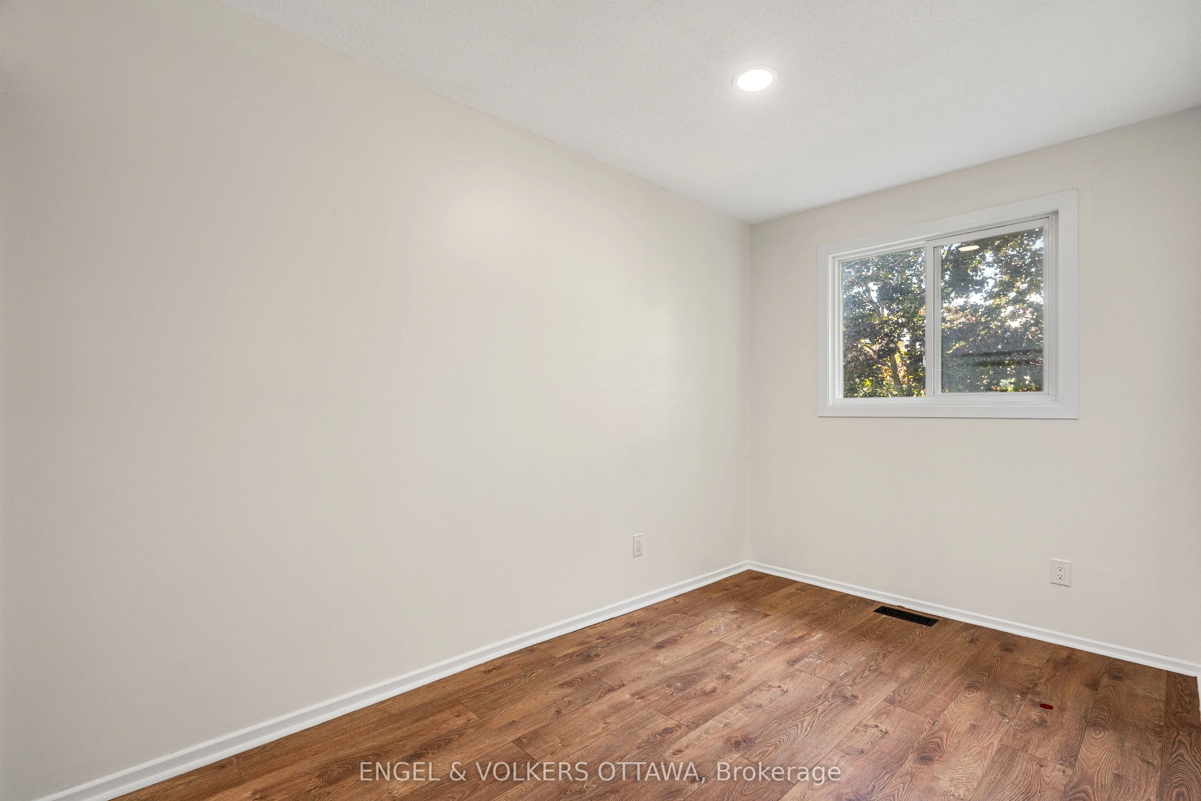 933 Greenbriar Avenue