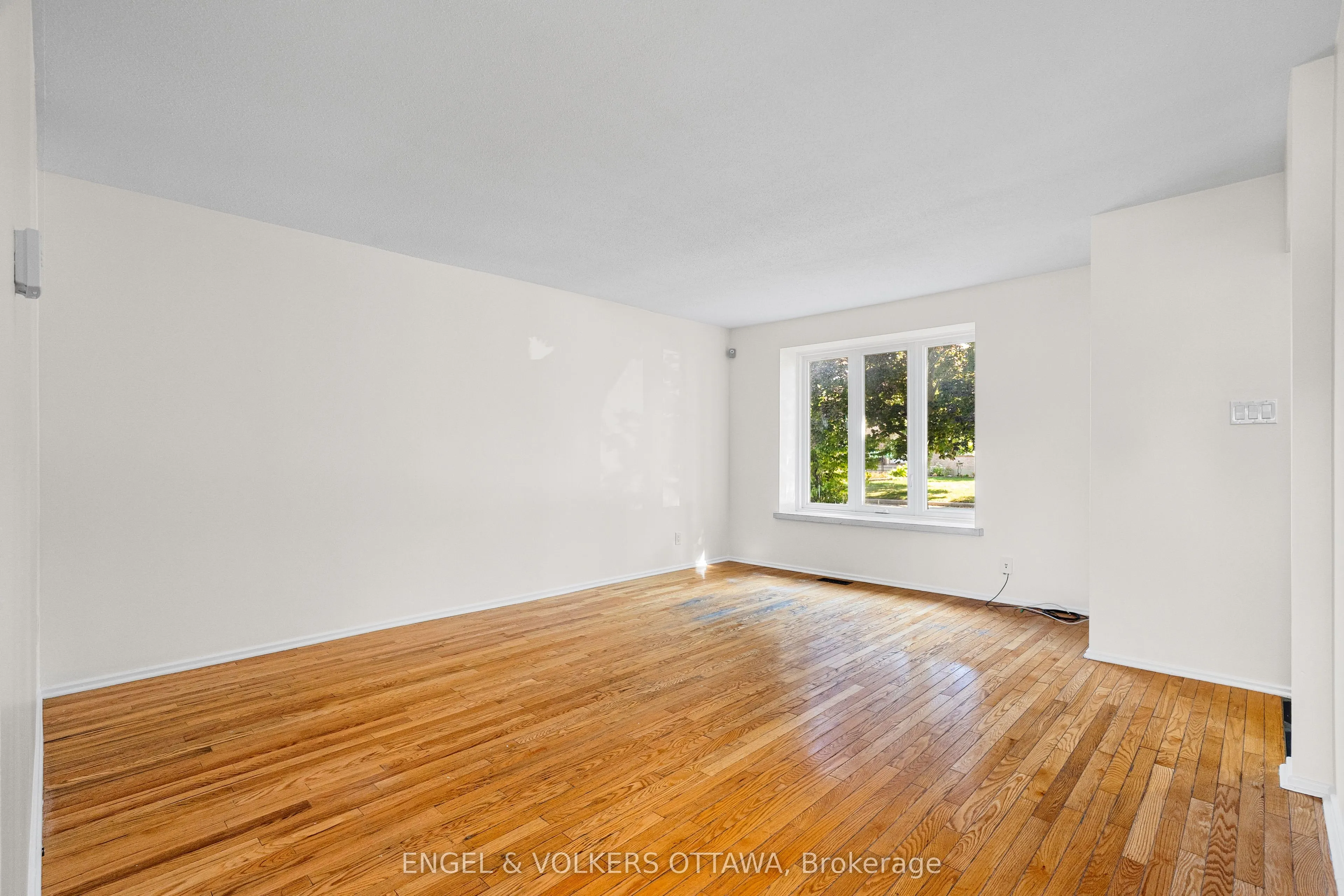 933 Greenbriar Avenue