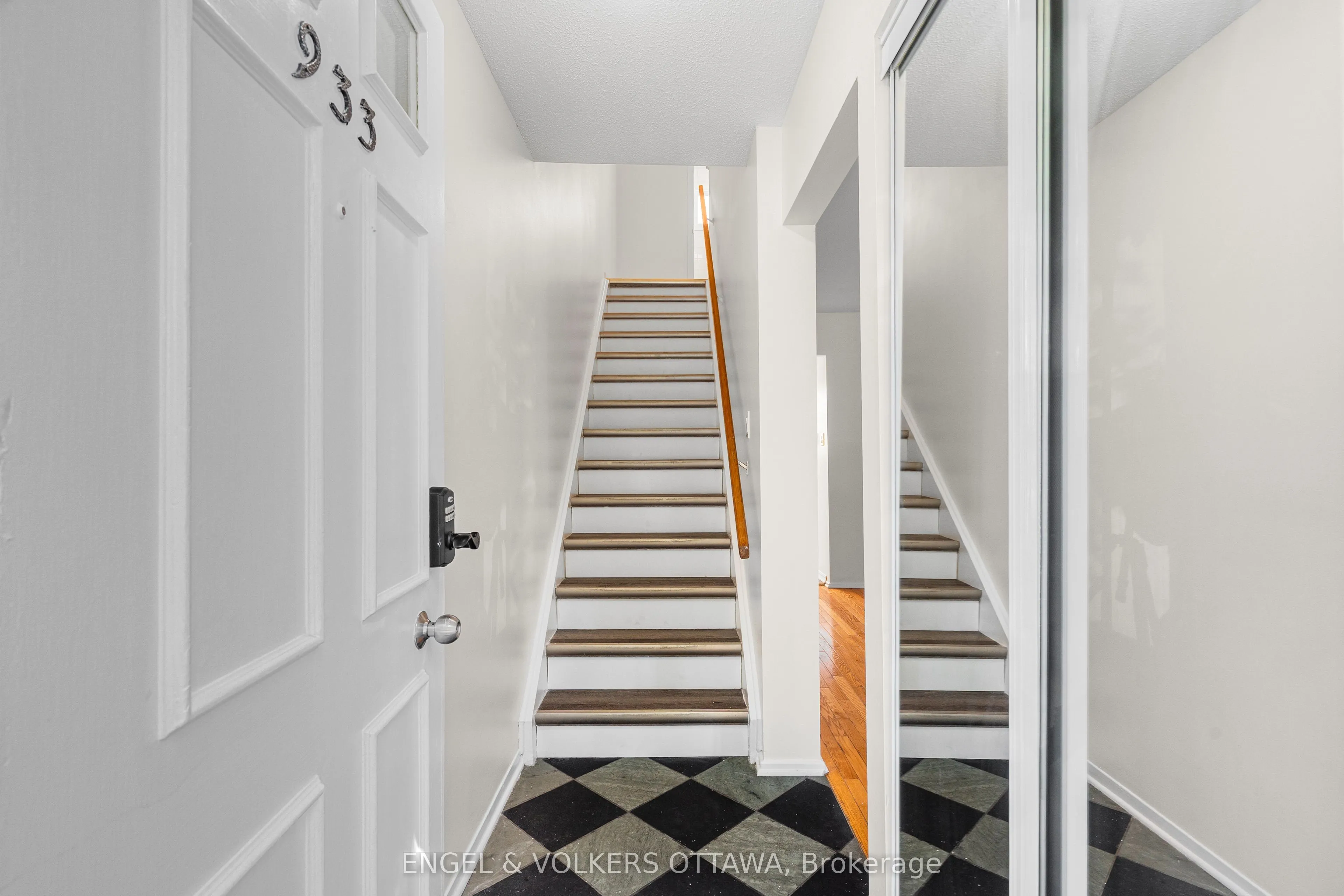 933 Greenbriar Avenue