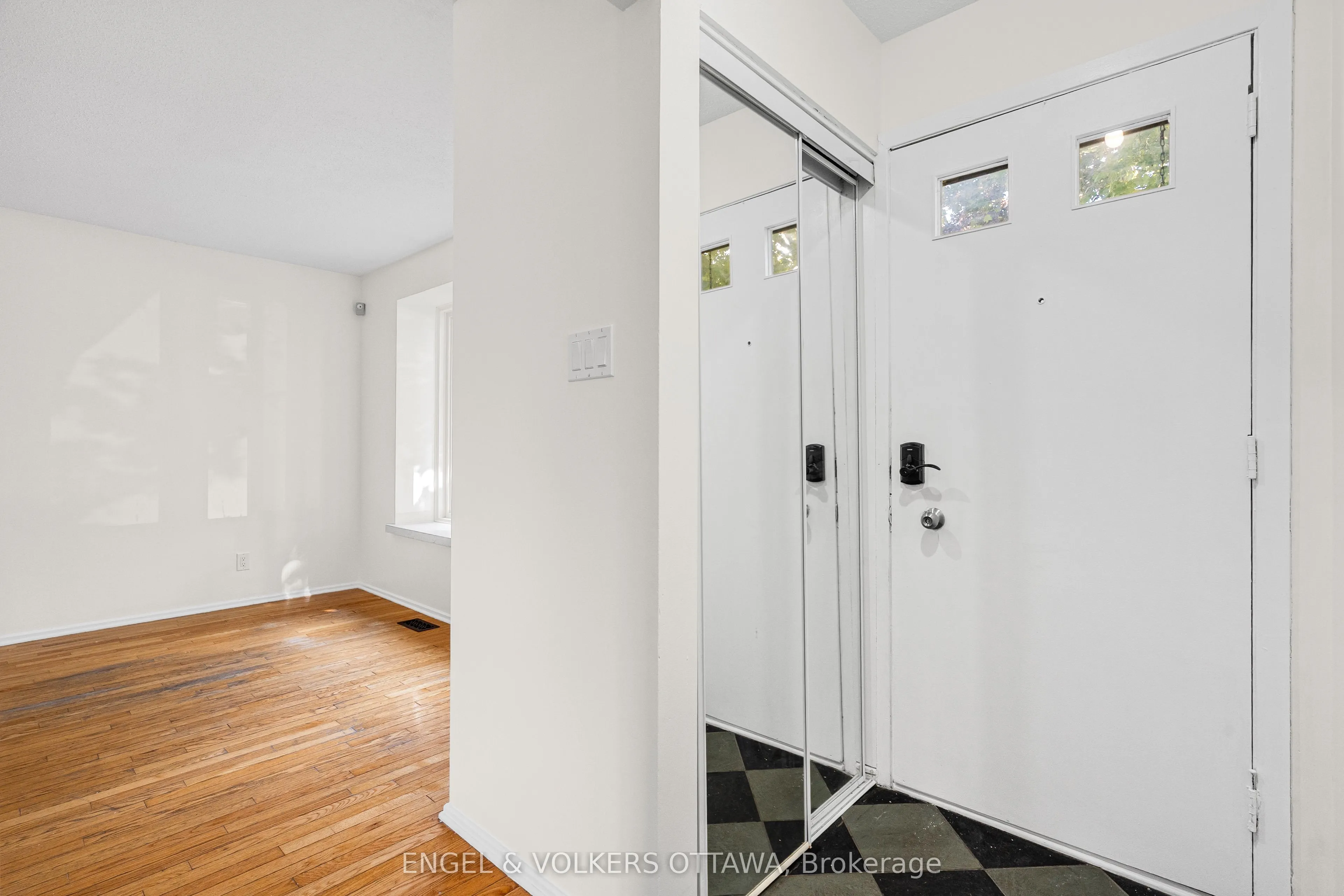933 Greenbriar Avenue