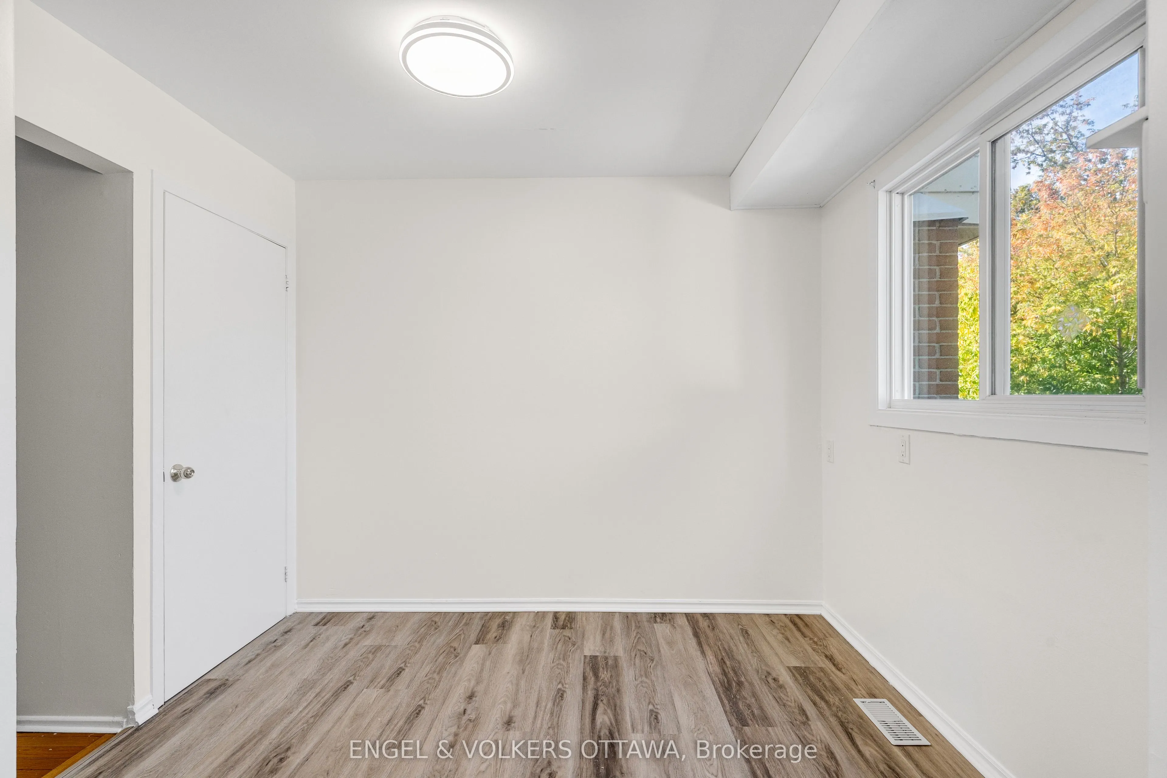 933 Greenbriar Avenue