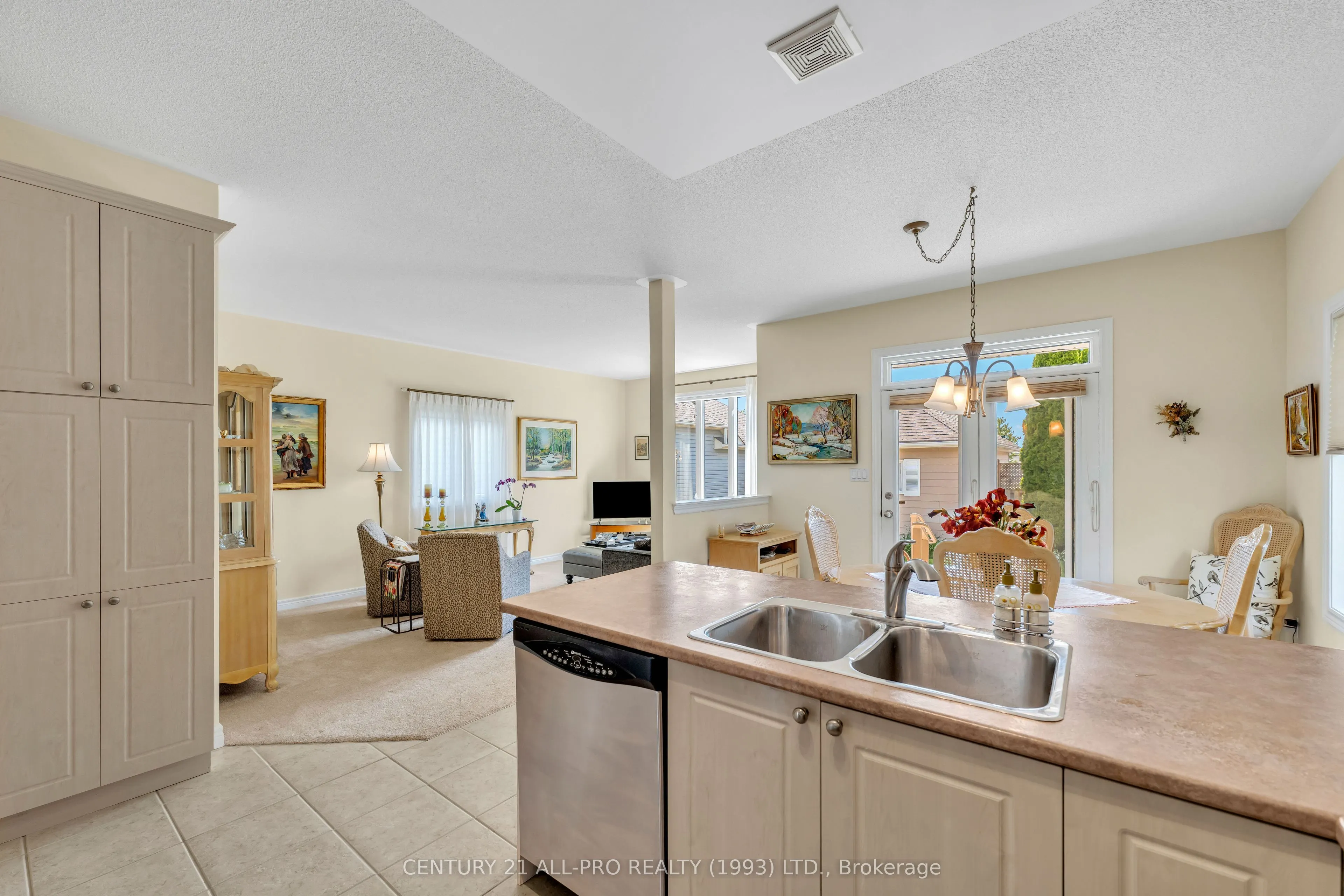 745 Prince Of Wales Drive
