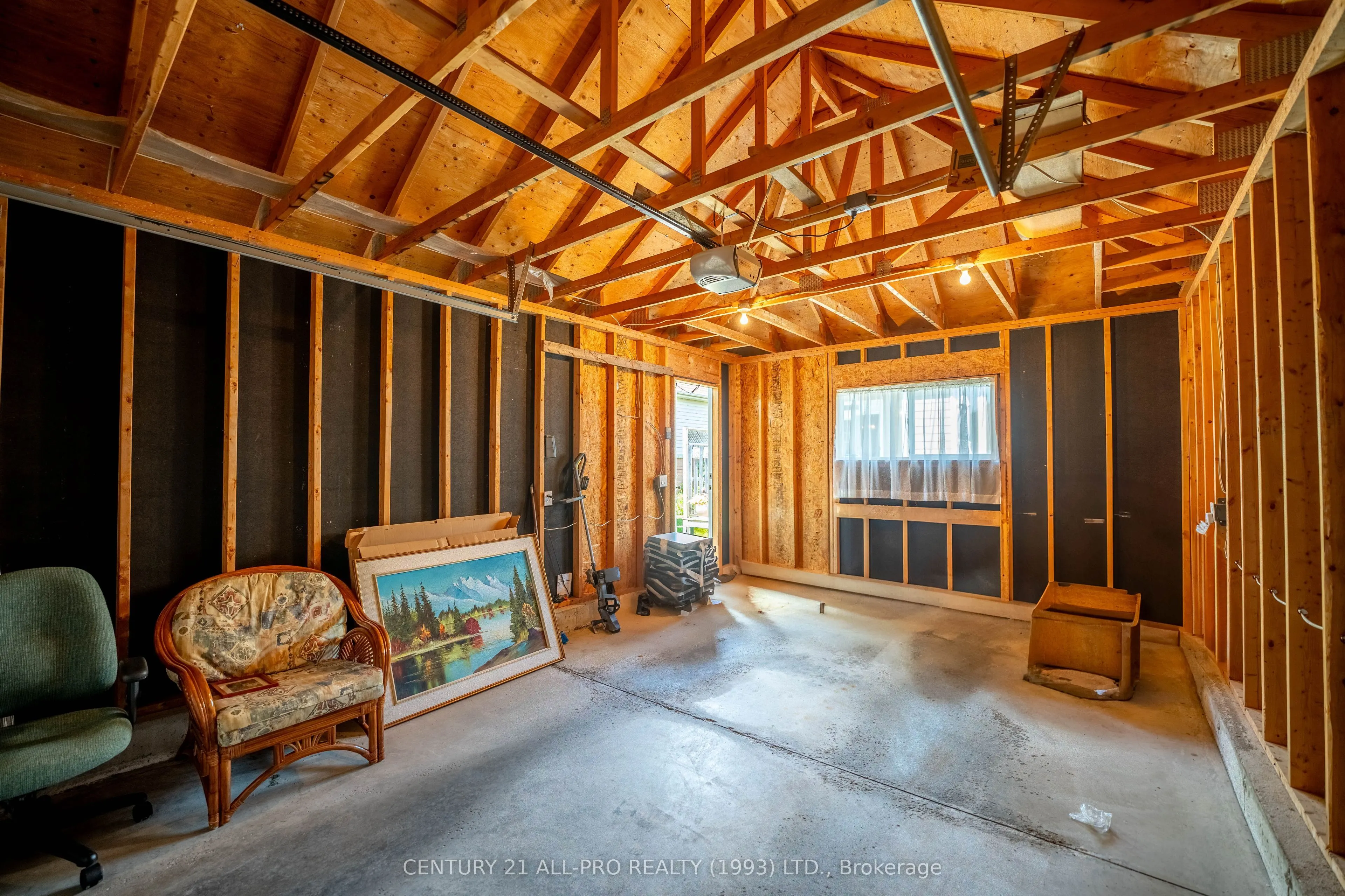 745 Prince Of Wales Drive