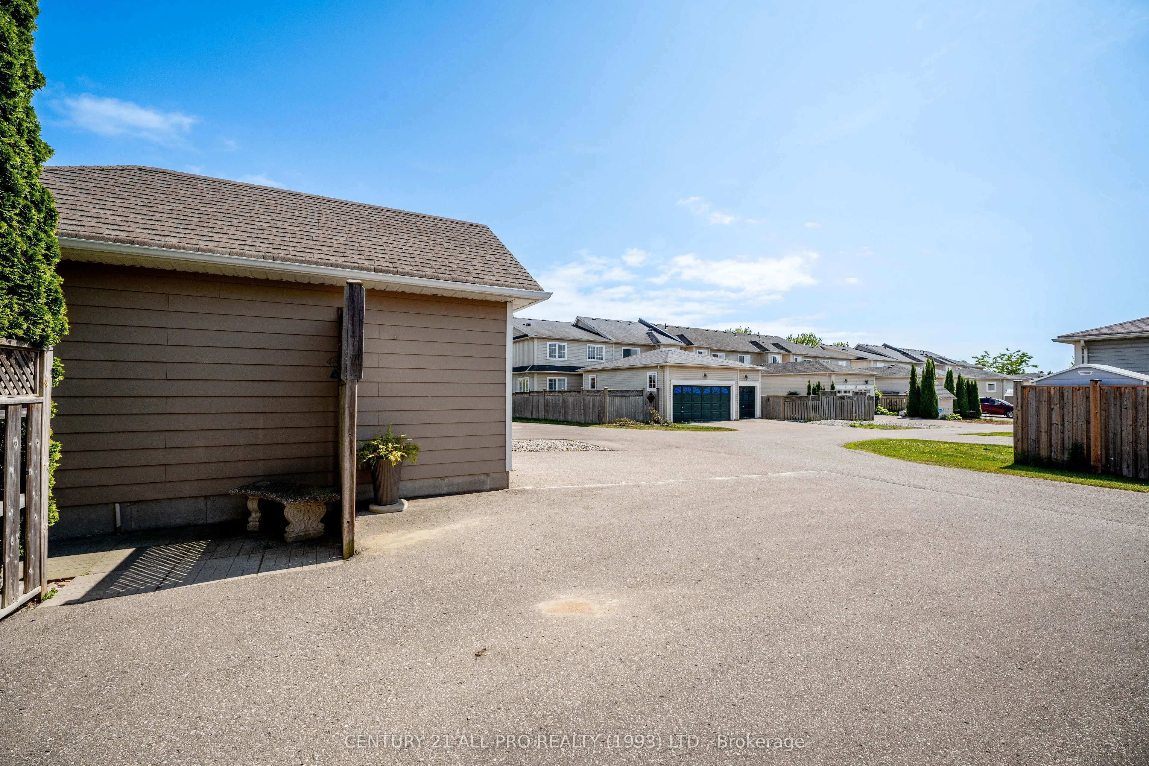 745 Prince Of Wales Drive