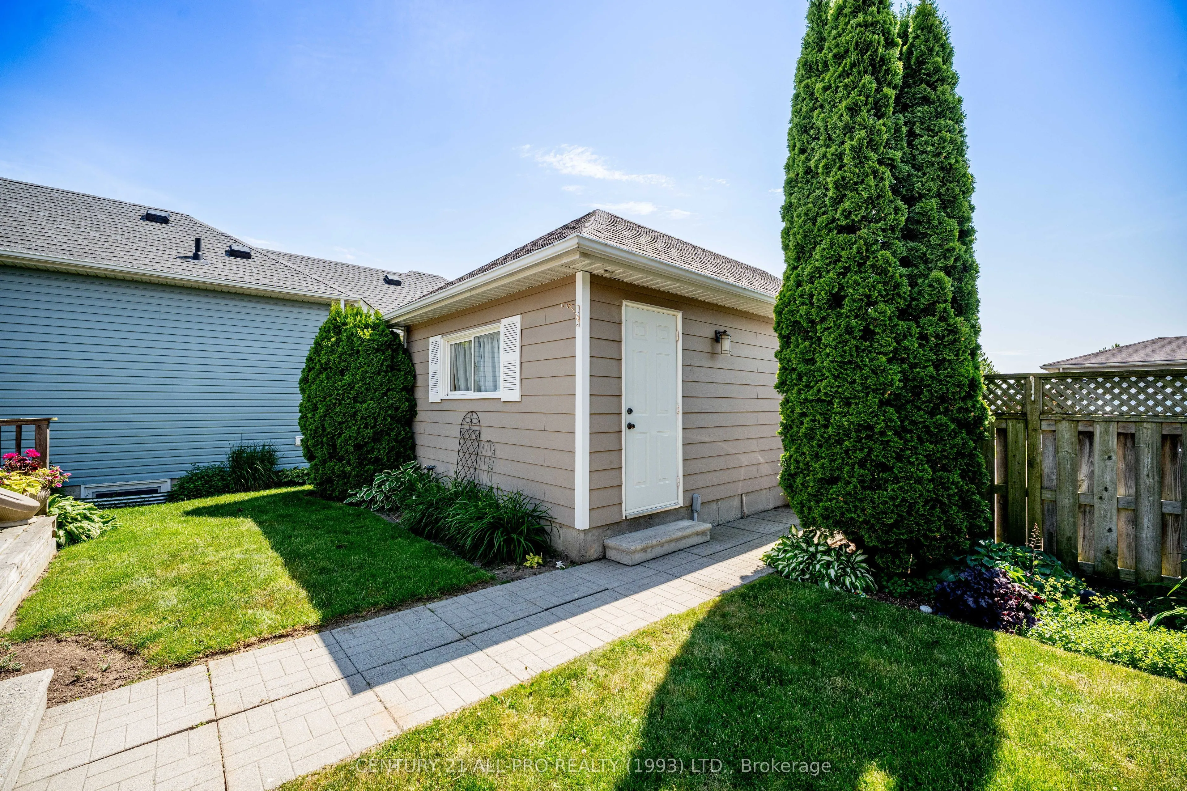 745 Prince Of Wales Drive