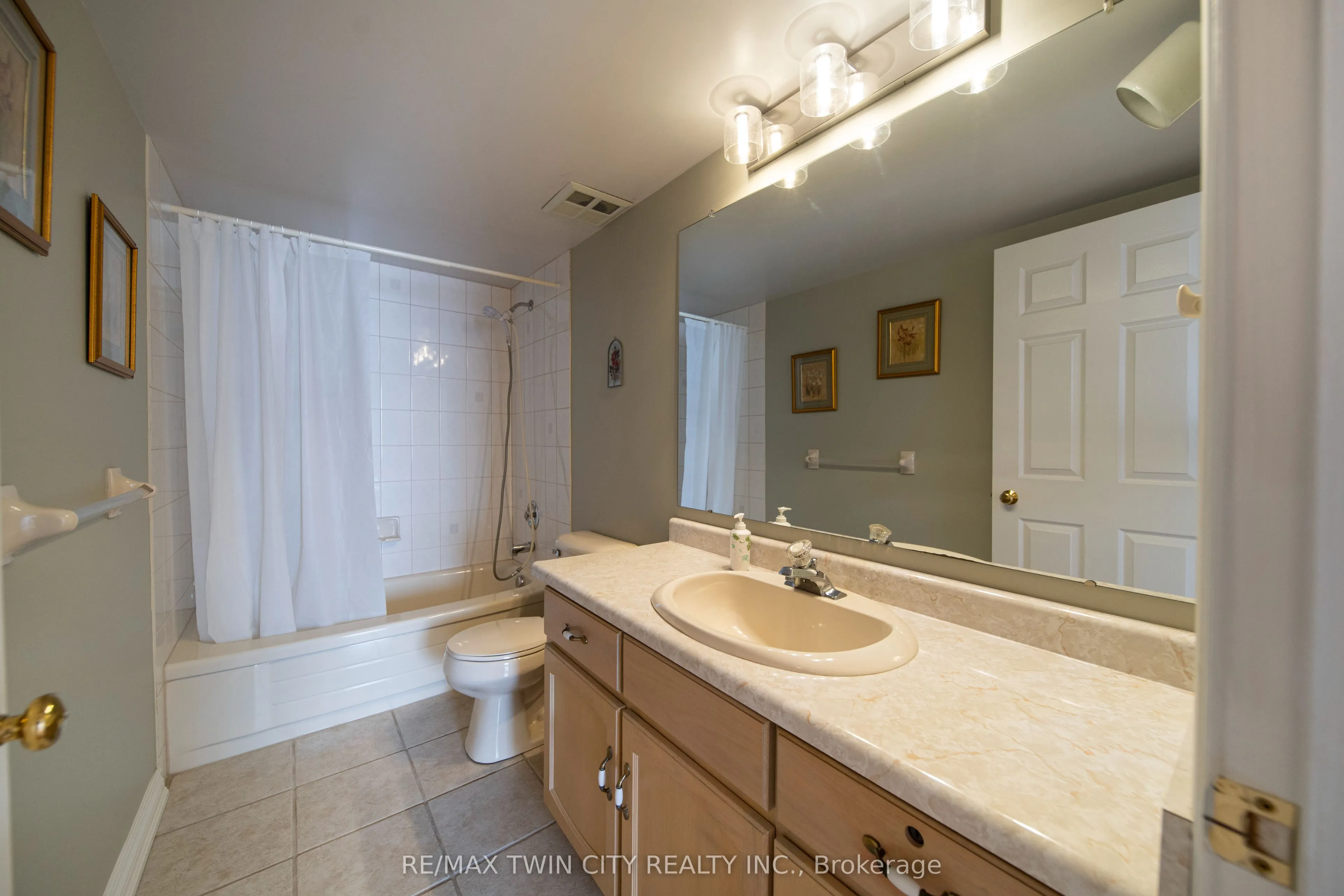 2 Lancaster Street E, #504