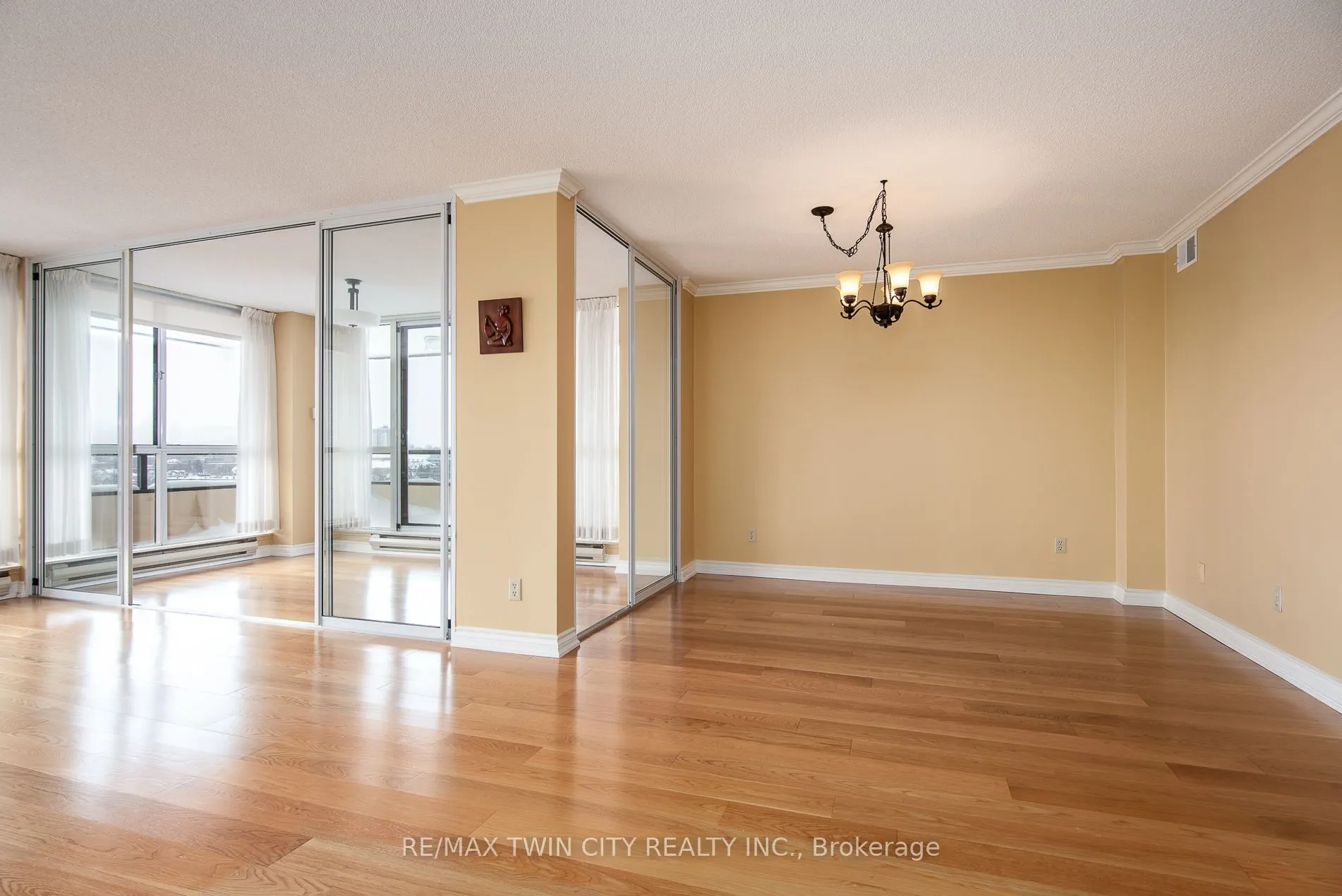 2 Lancaster Street E, #504