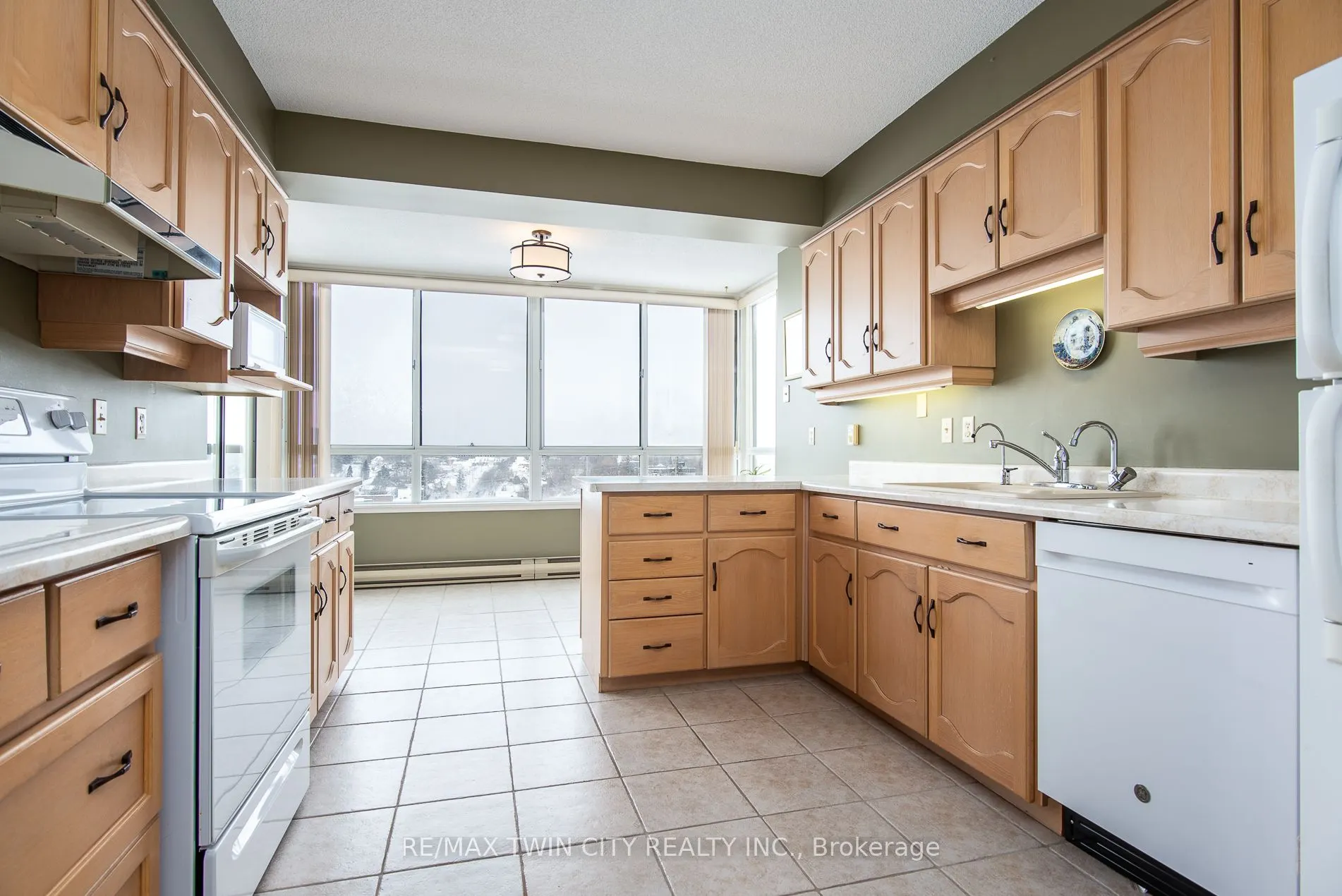 2 Lancaster Street E, #504