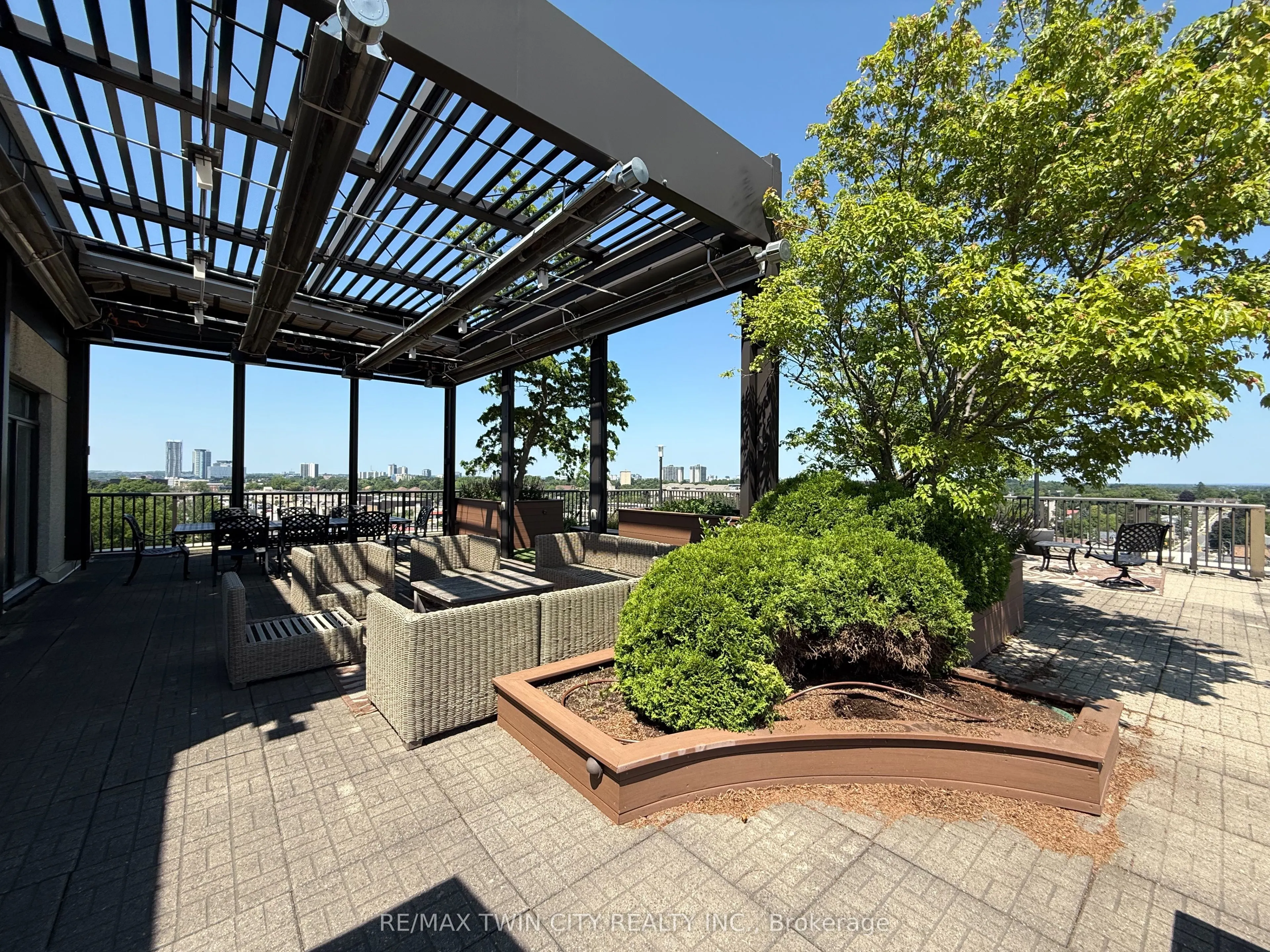 2 Lancaster Street E, #504