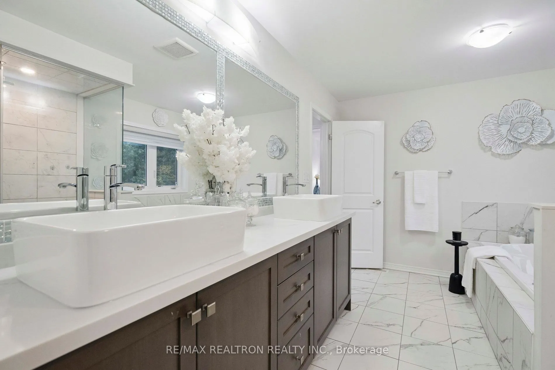 233 Kinsman Drive