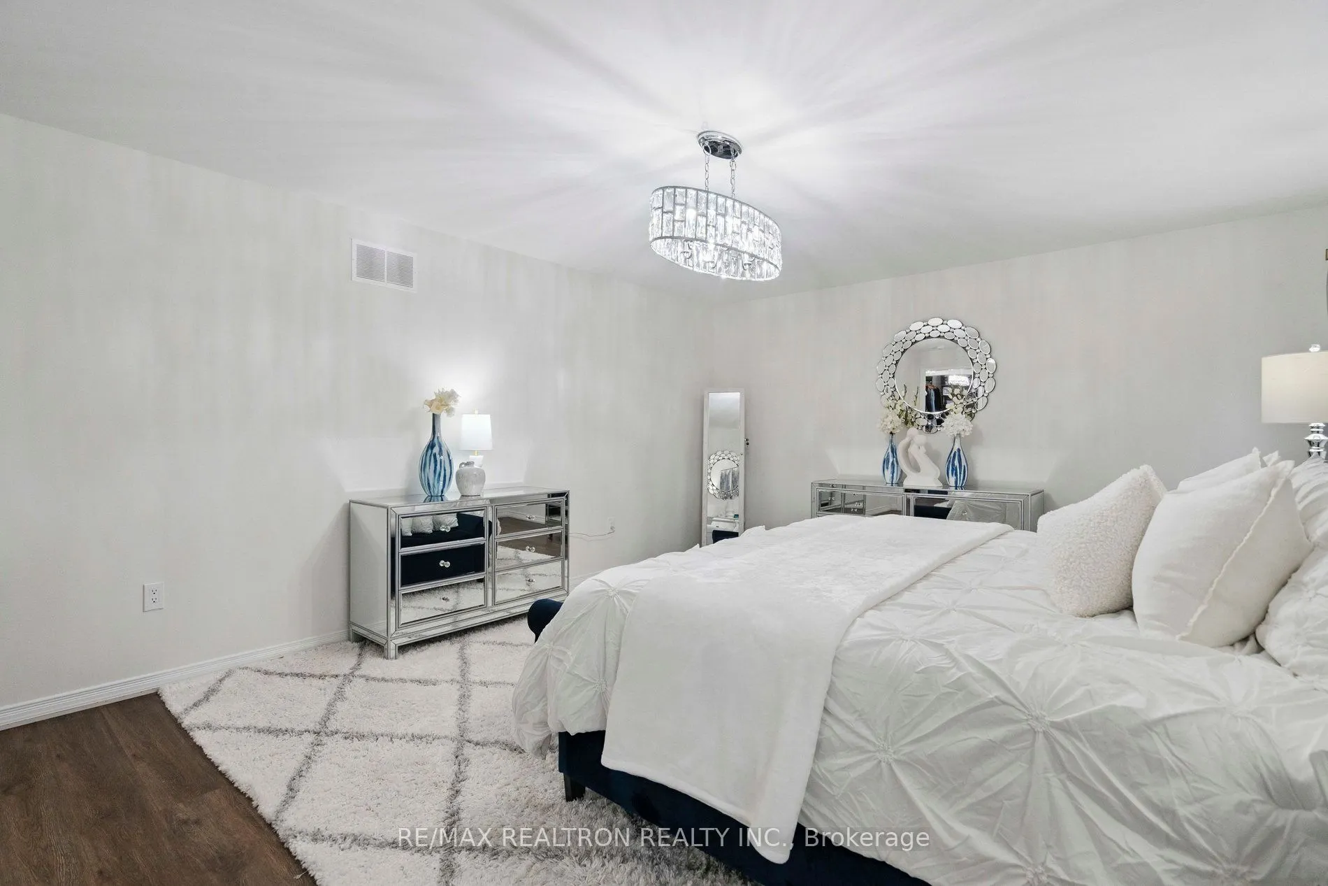 233 Kinsman Drive