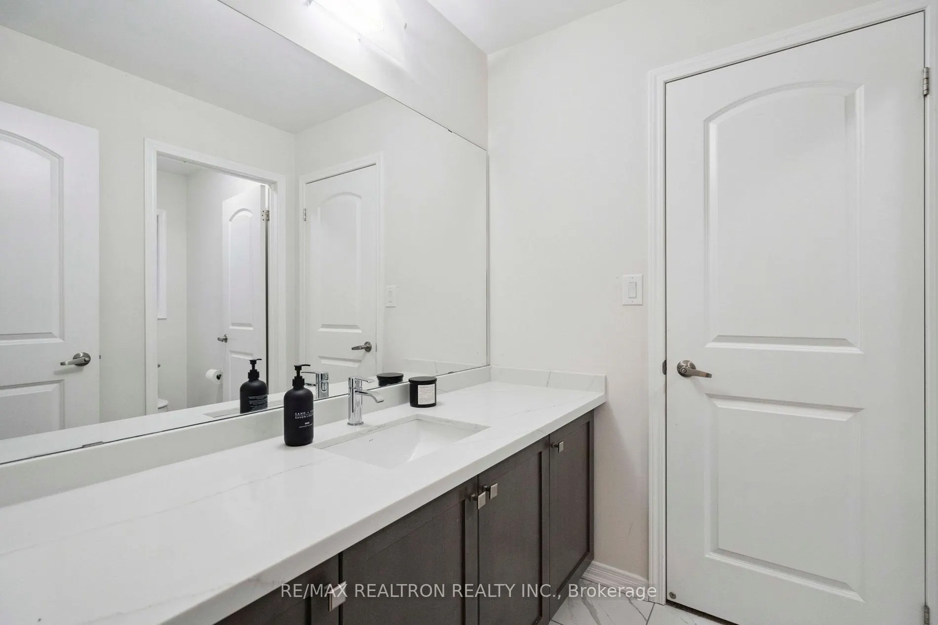 233 Kinsman Drive
