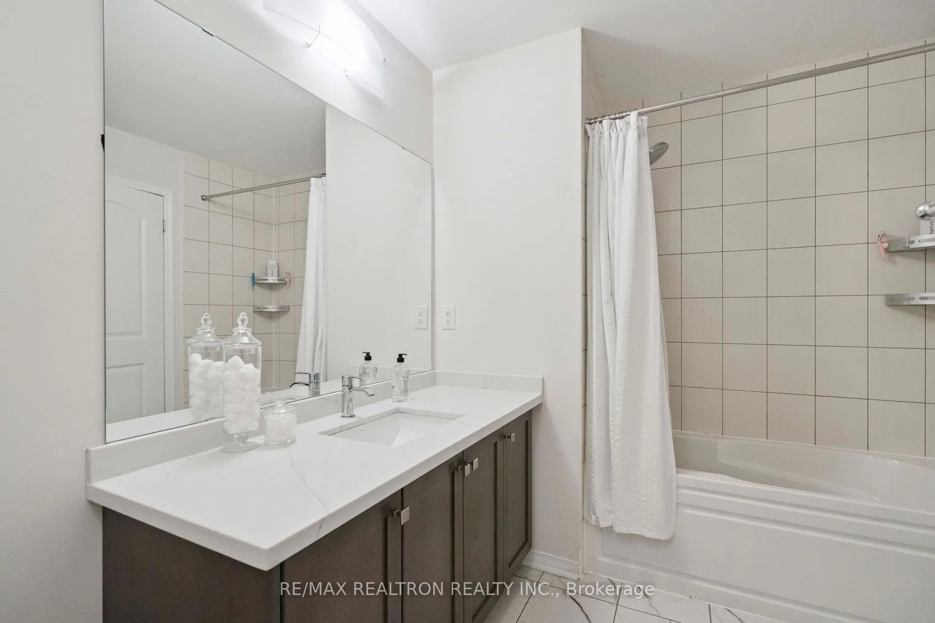 233 Kinsman Drive