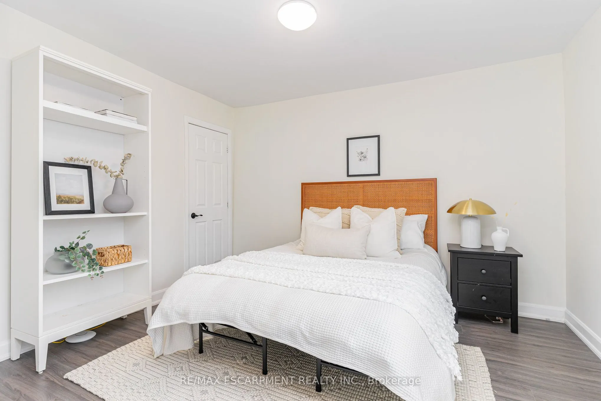 4 Robins Avenue
