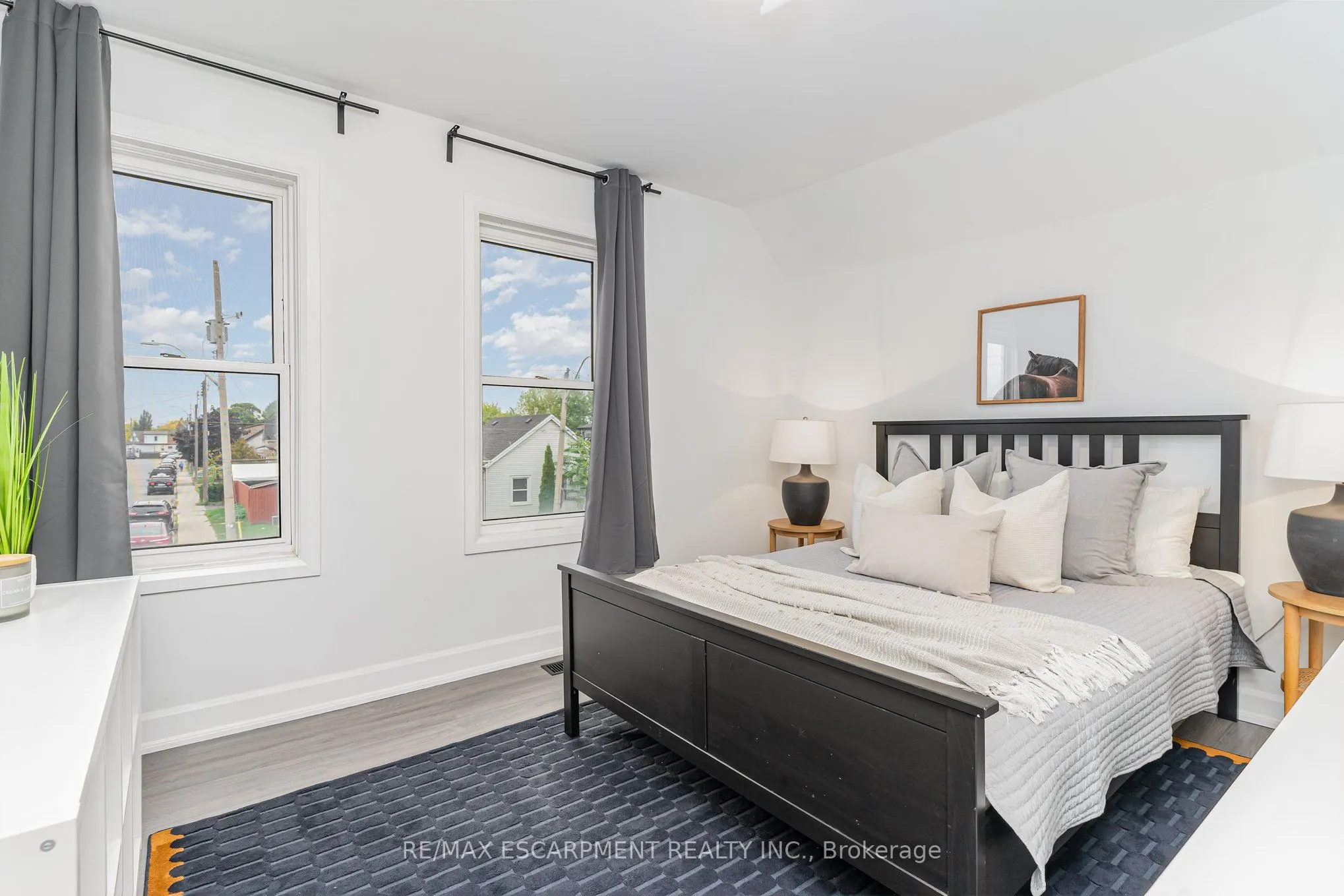 4 Robins Avenue