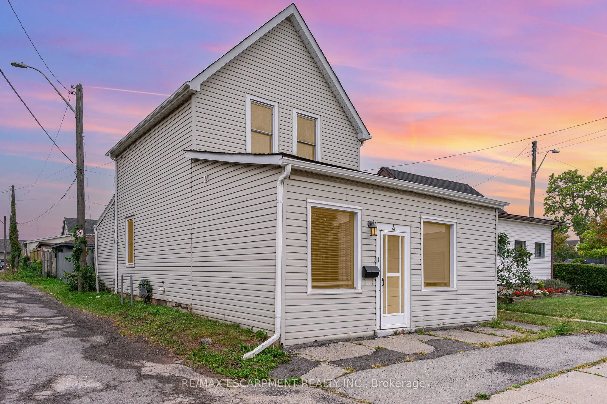 4 Robins Avenue